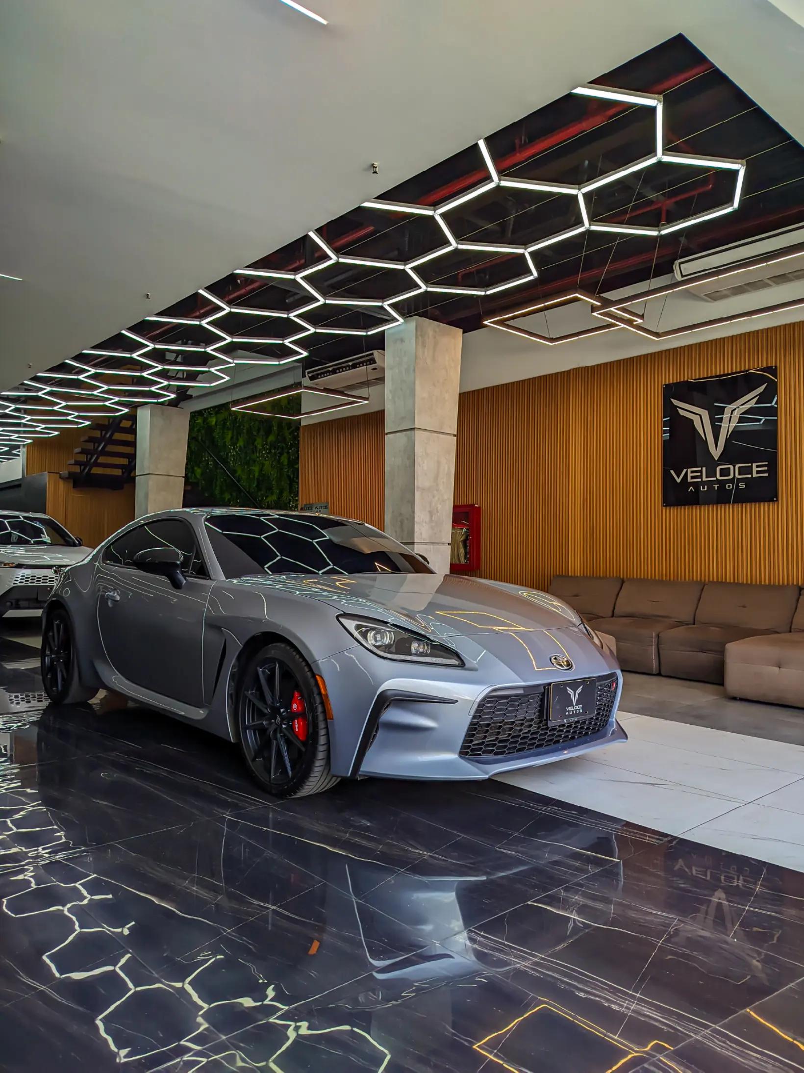 @Paradise Cars