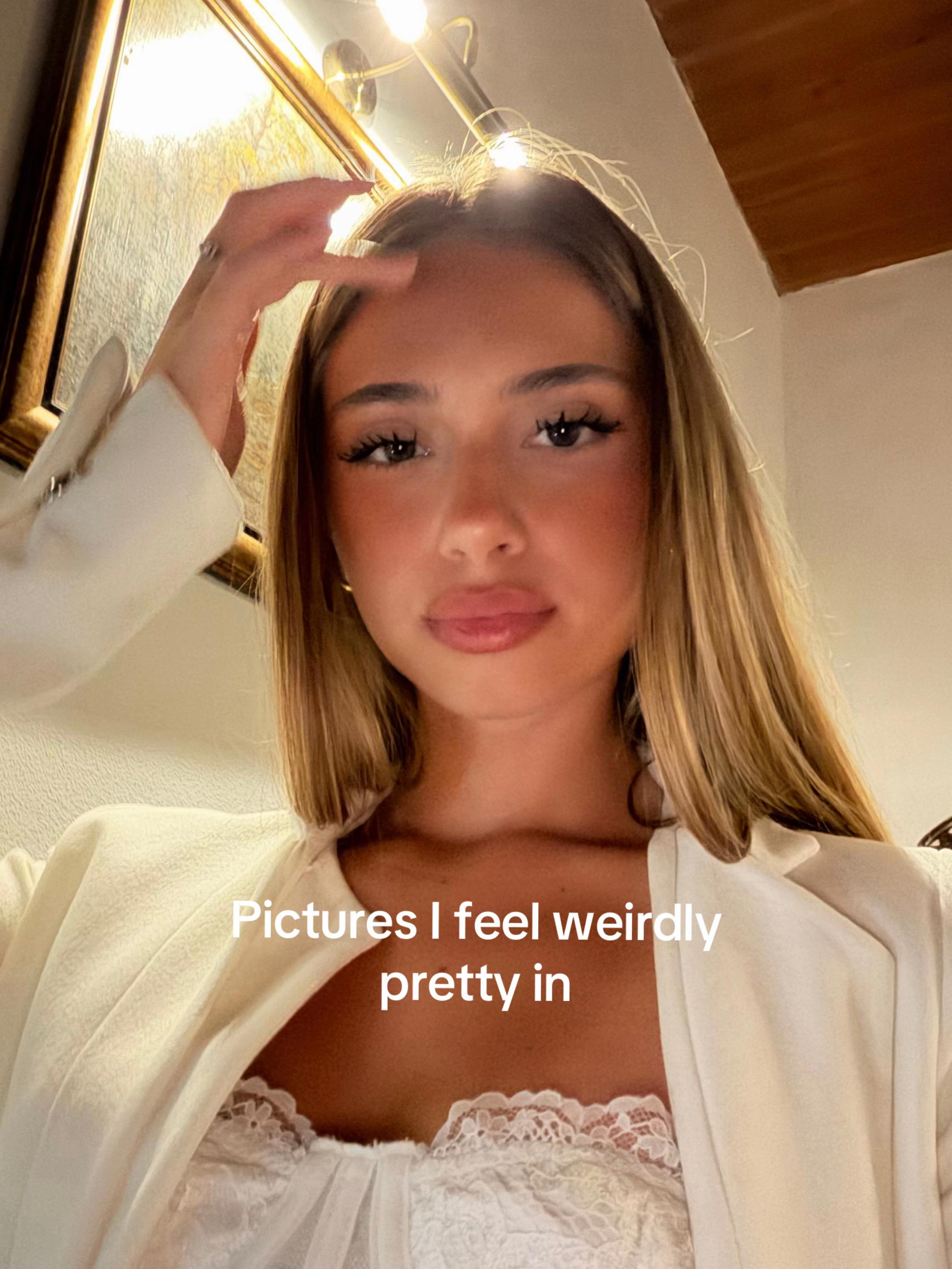 @𝐄𝐋𝐈𝐒𝐀