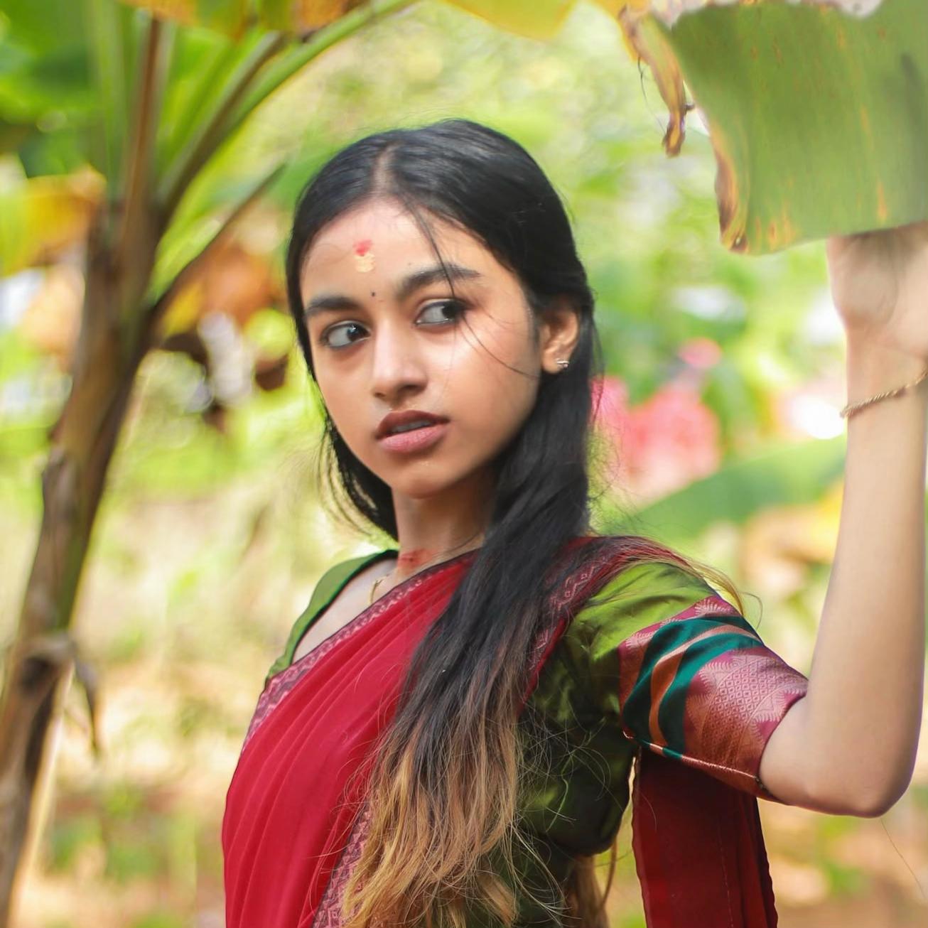 @𝐚𝐝𝐡𝐢𝐝𝐡𝐢_𝐨𝐟𝐟𝐥🍃💃