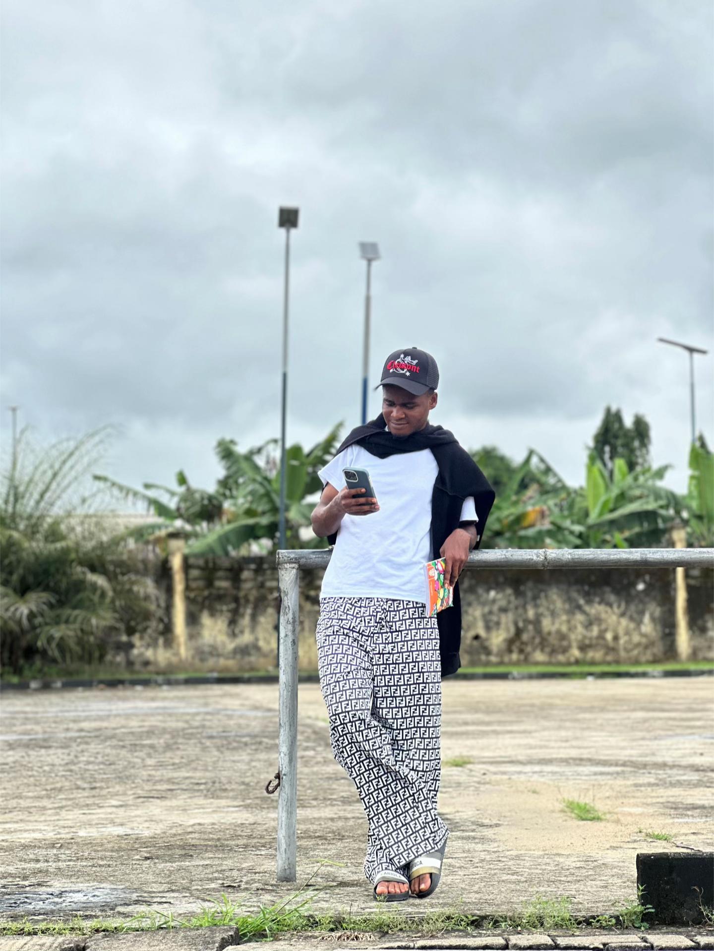 @Short man 🦅