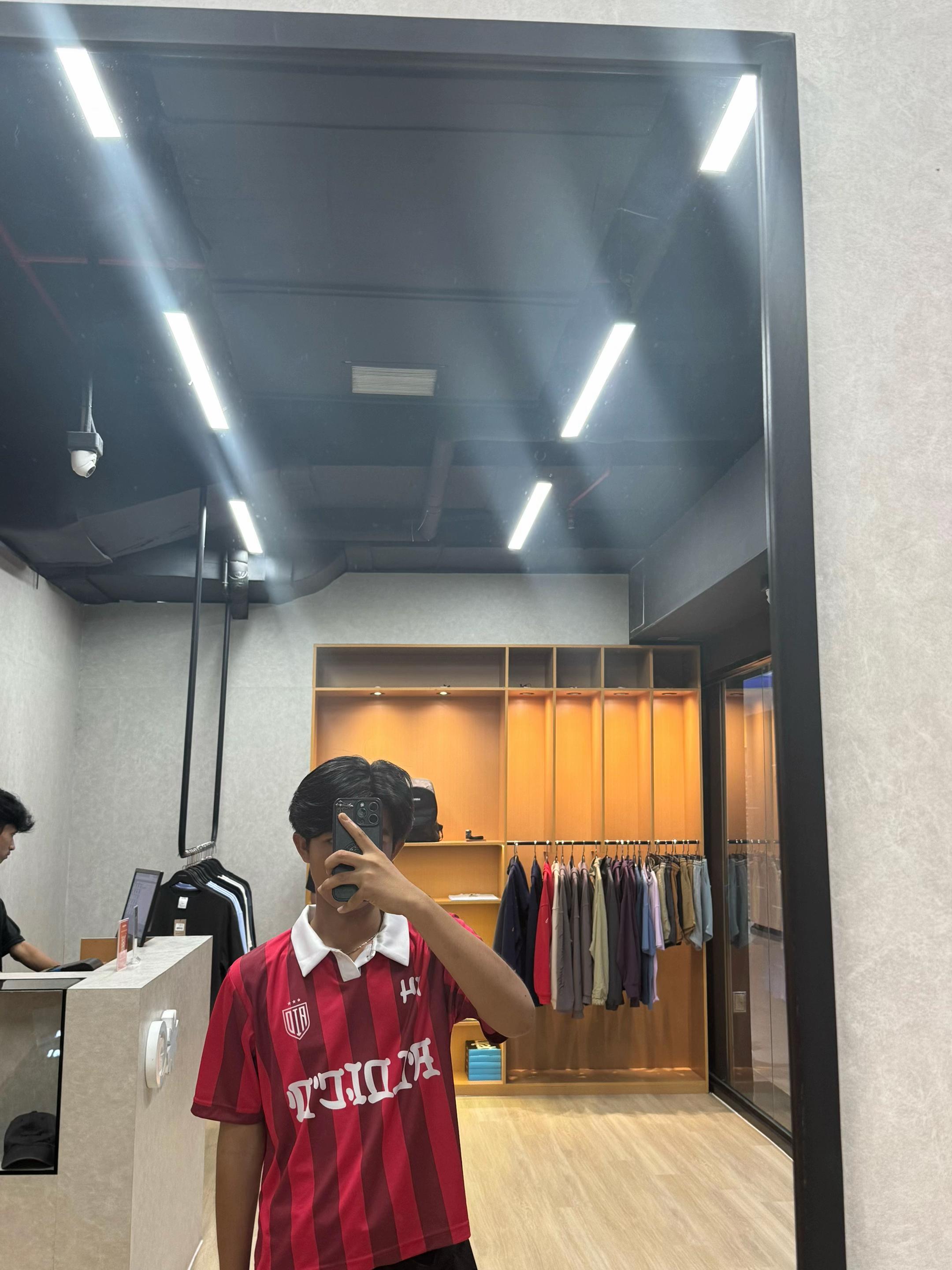 @Layee Oung official