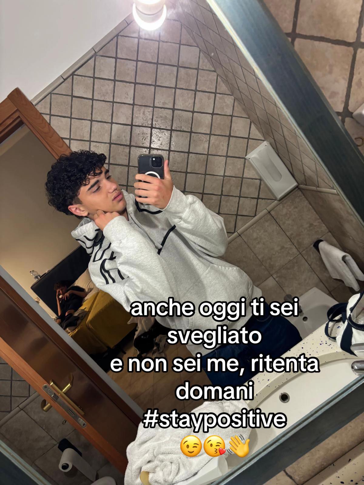 @𖣂