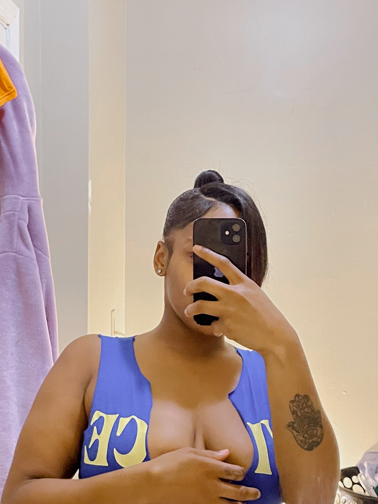 @girlwiththemissingtooth