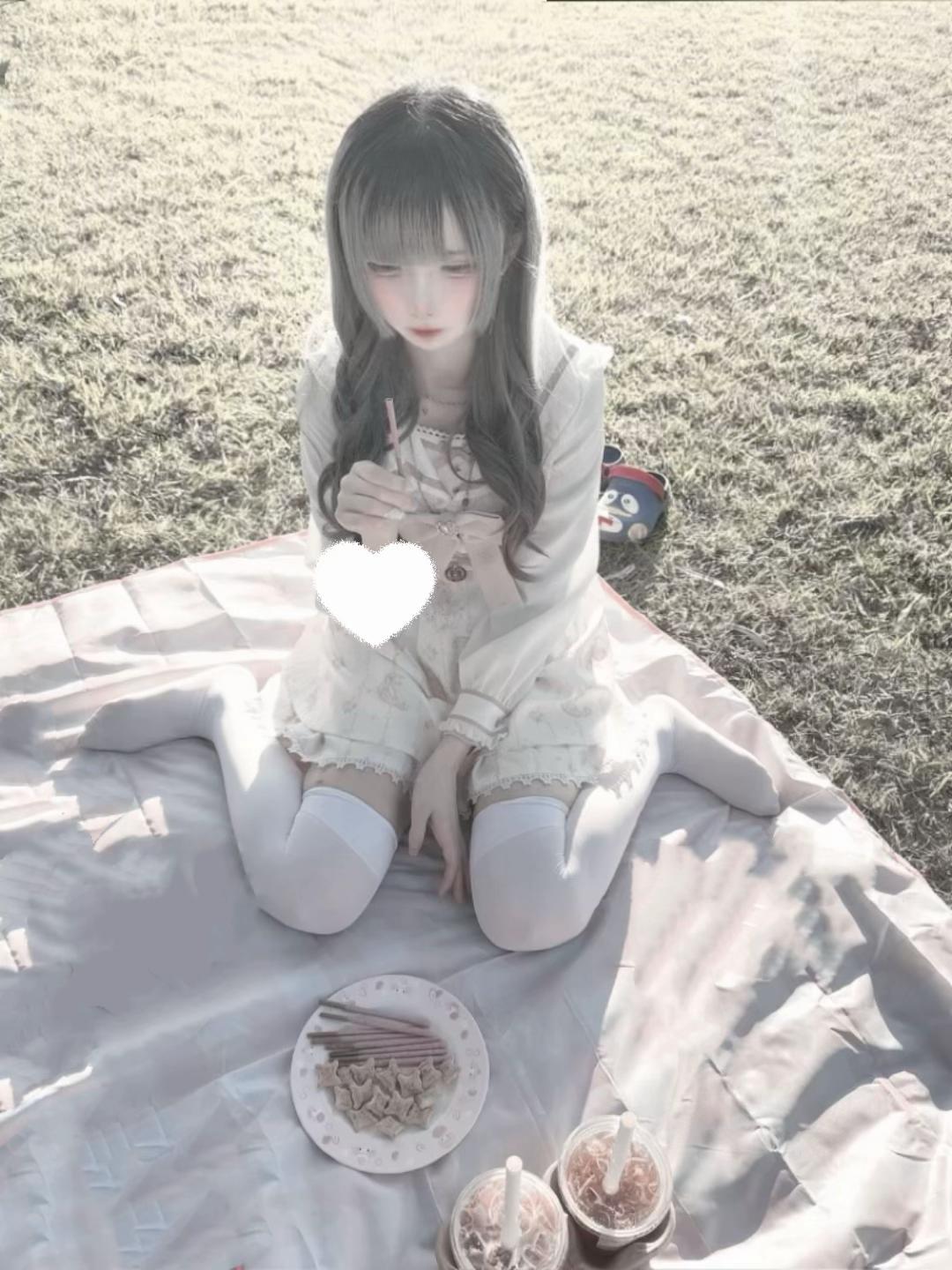 @にこ