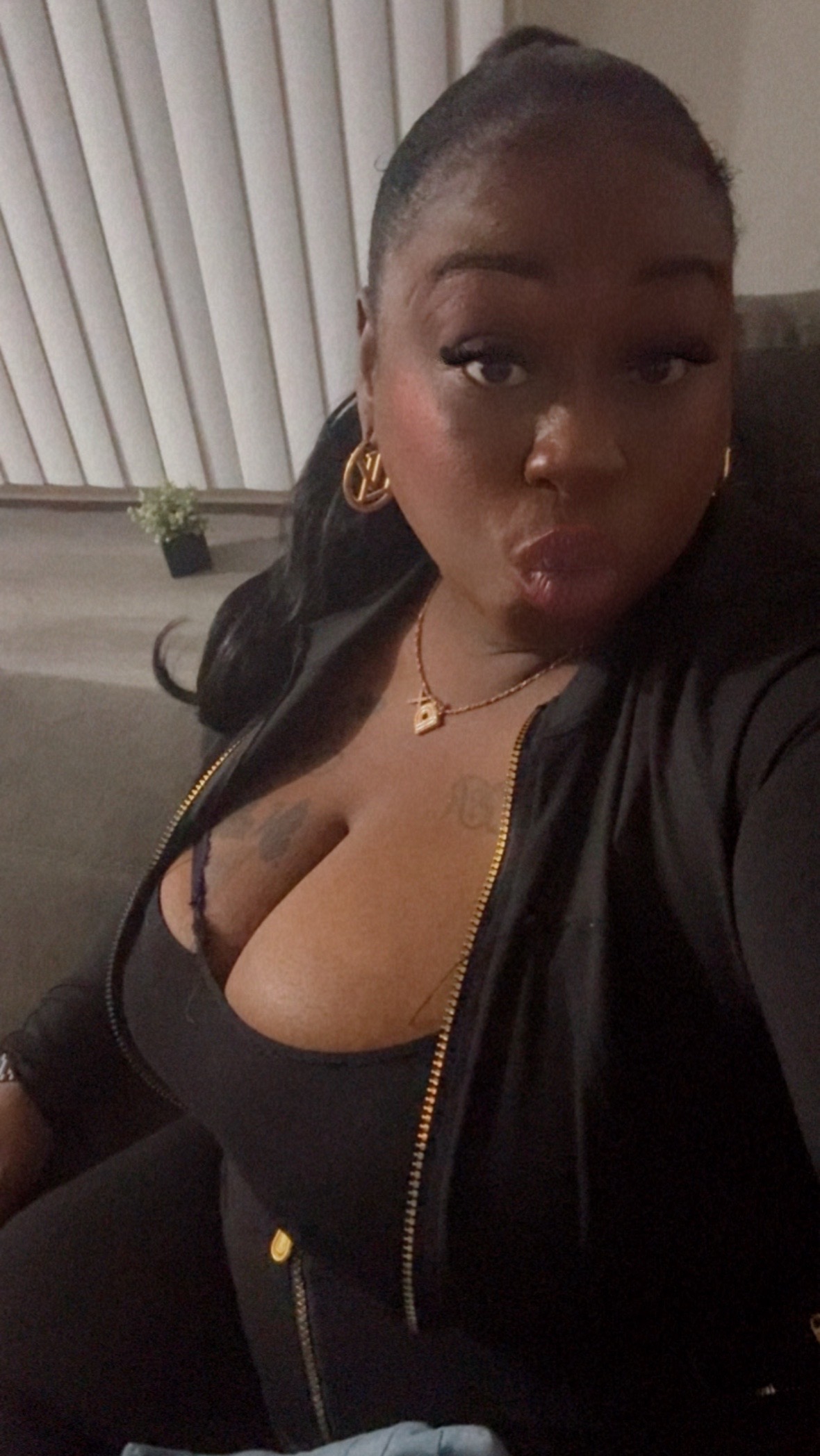 @AmomentWithDanni