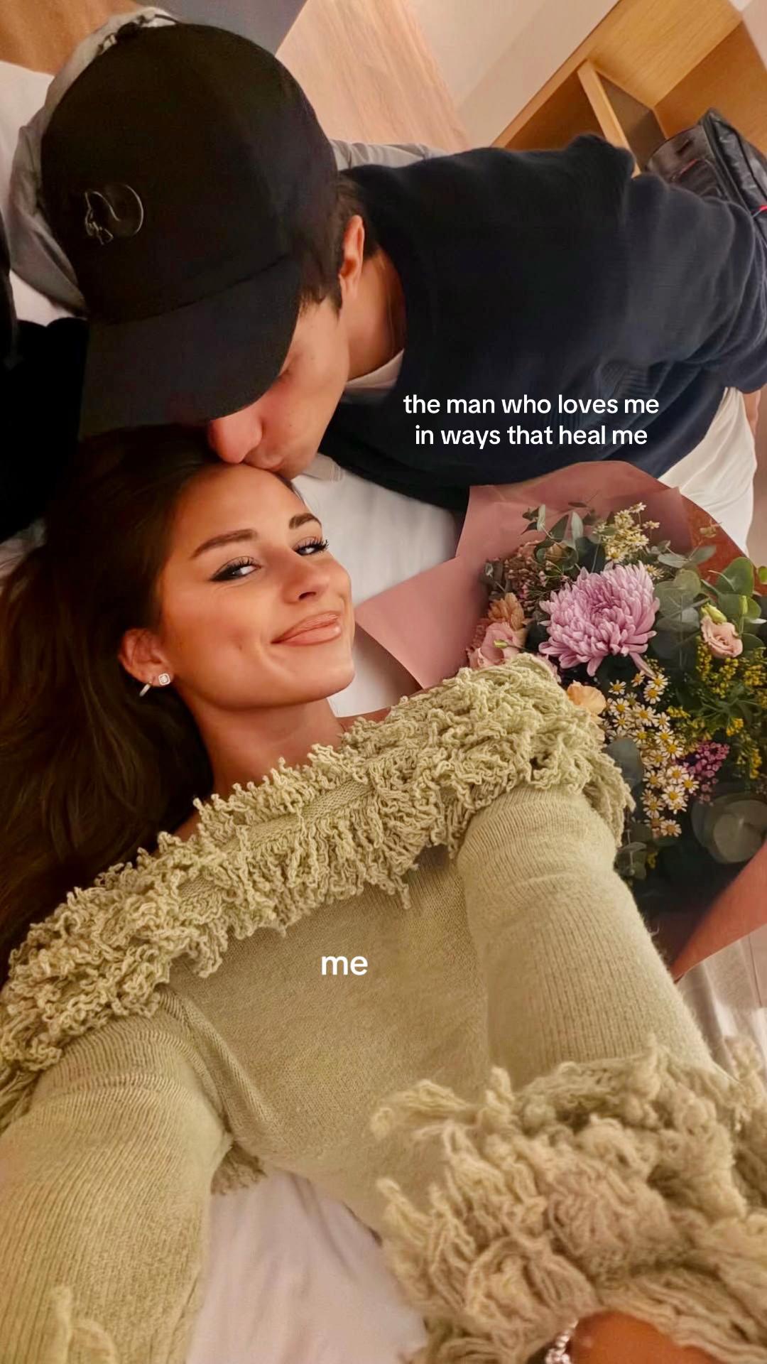 @𝒲