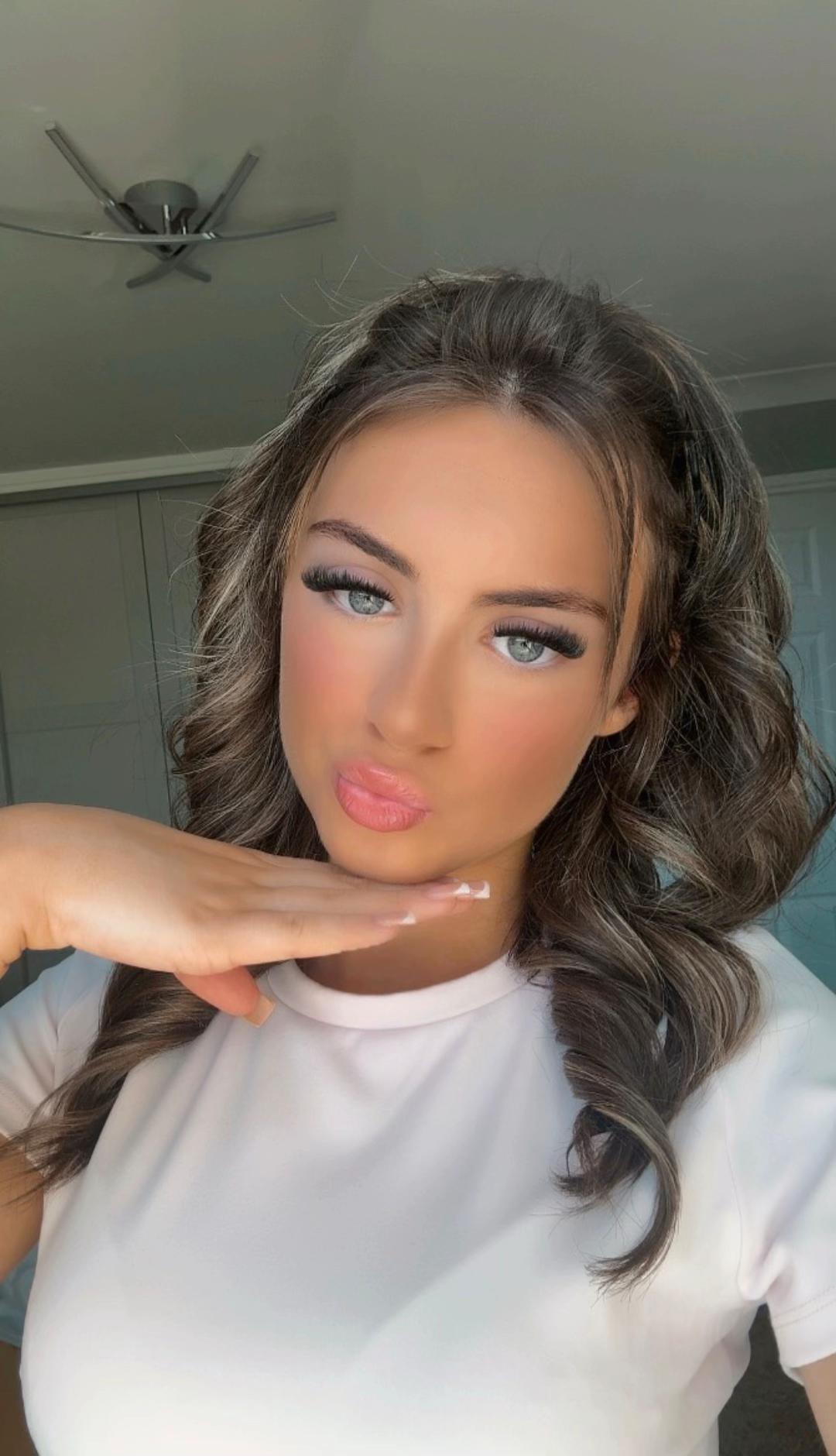 @𝐬𝐡𝐚𝐧𝐢𝐲𝐚🤍