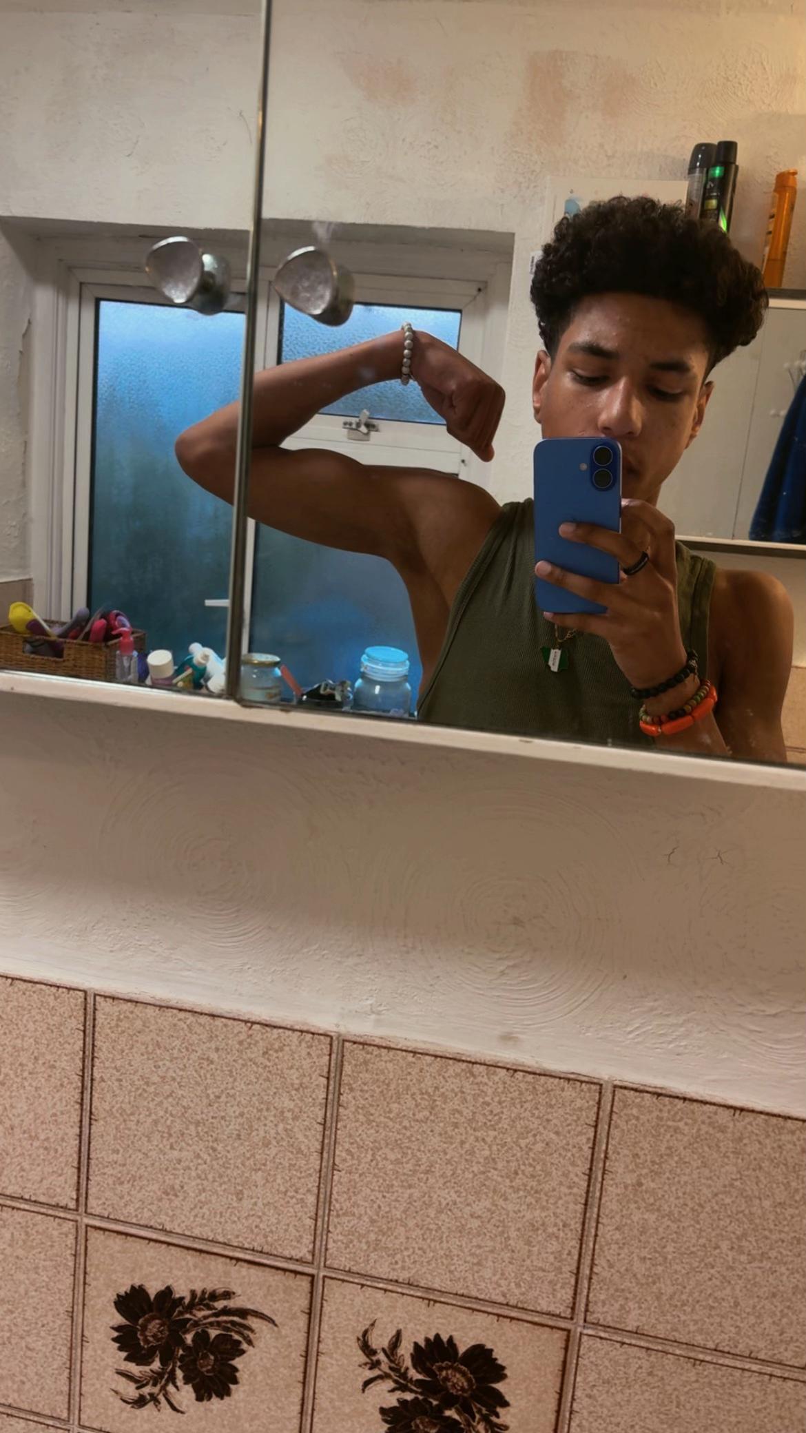 @itzjnthxn