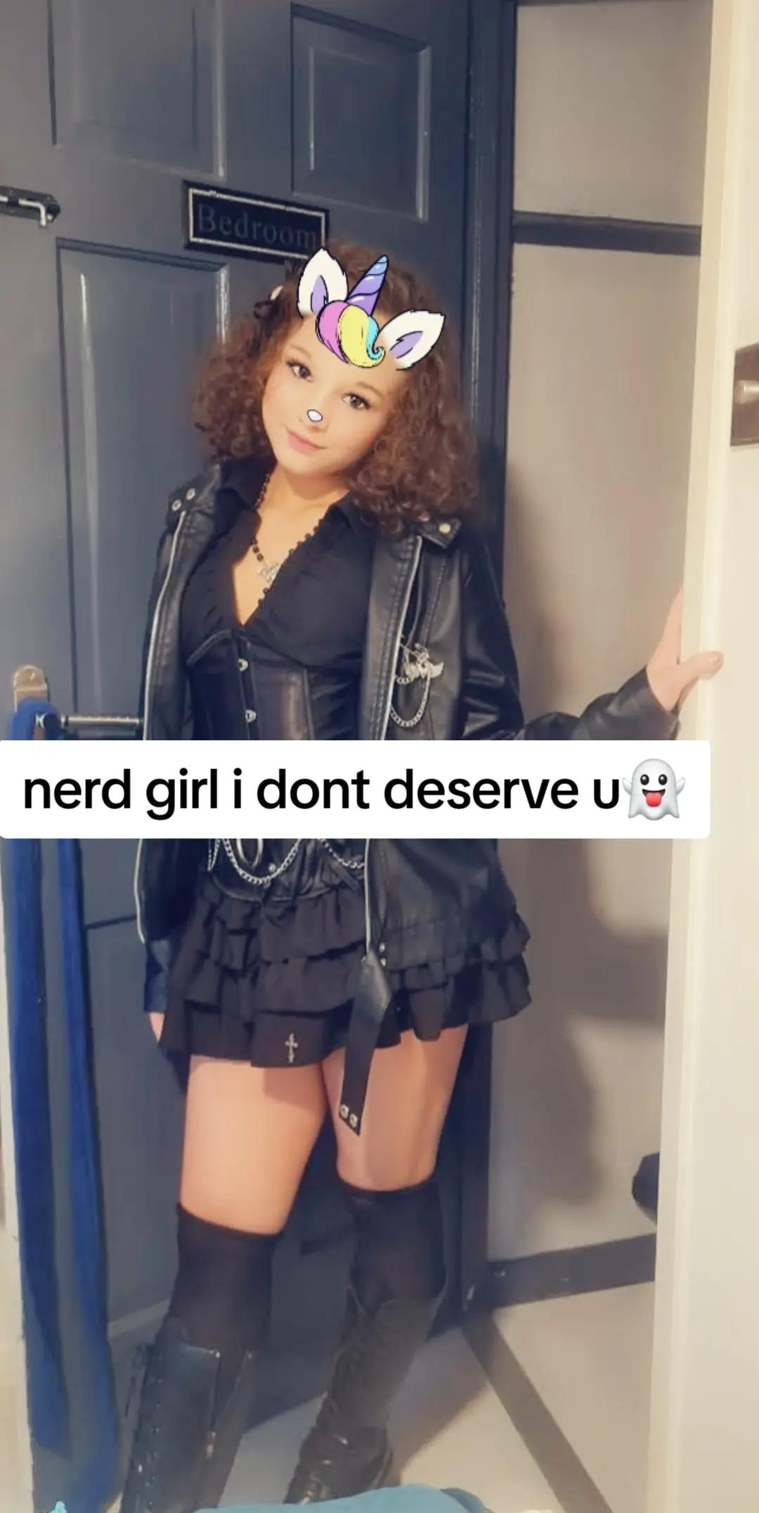 @🦇👻⦻𝐿𝑖𝑙𝑦 𝑙𝑢𝑛𝑑𝑦⦻👻🦇
