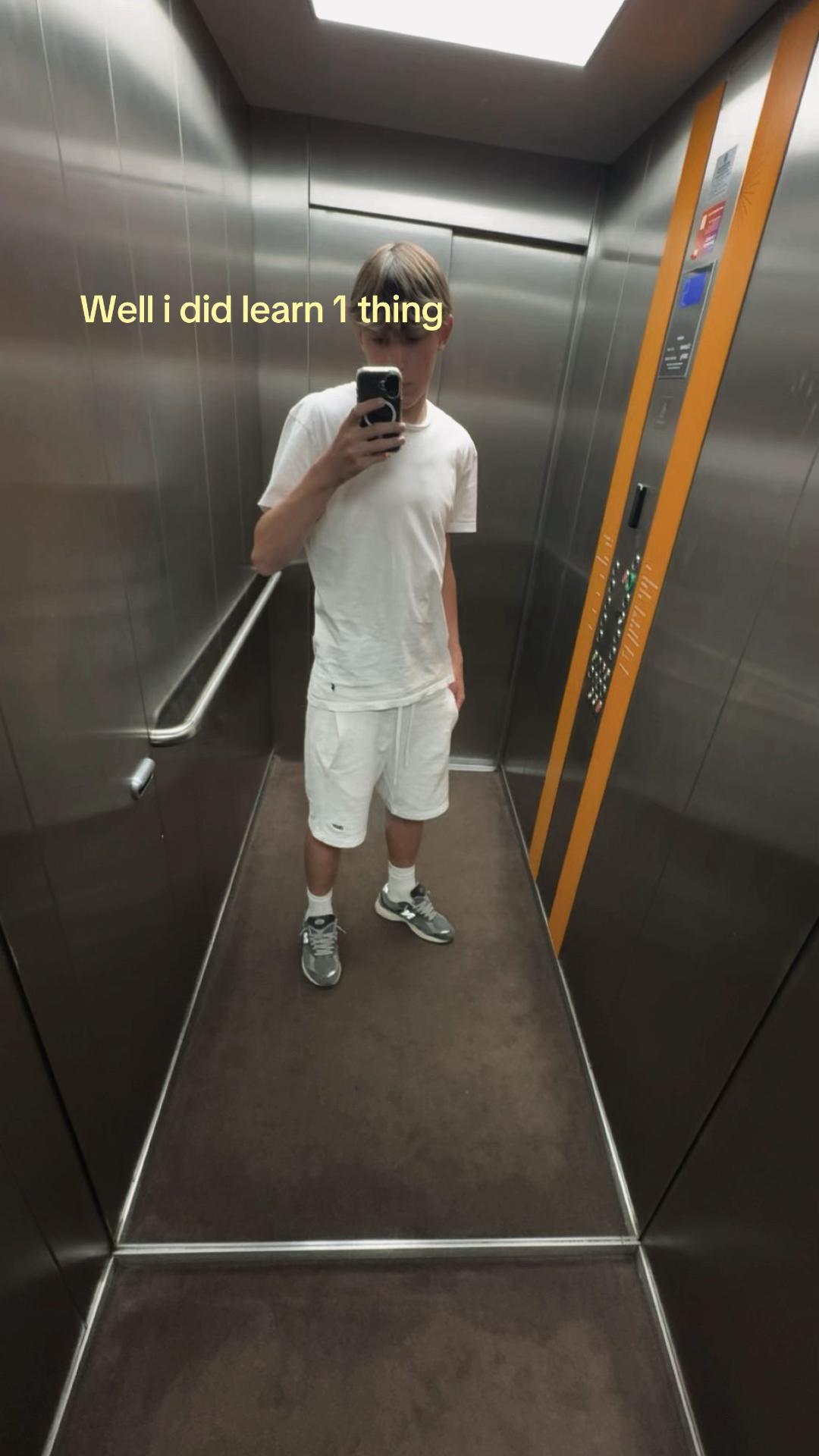 @Arneschaubroeck