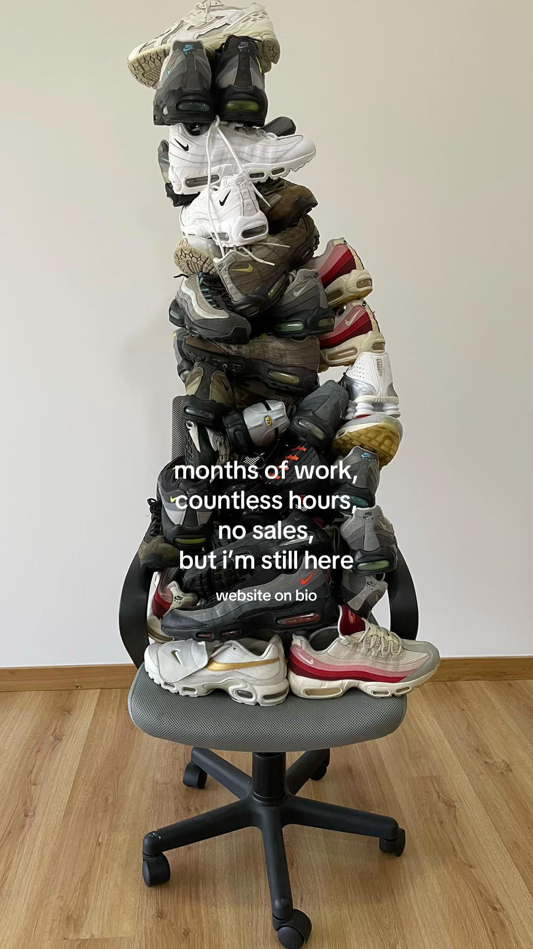 @atom👟
