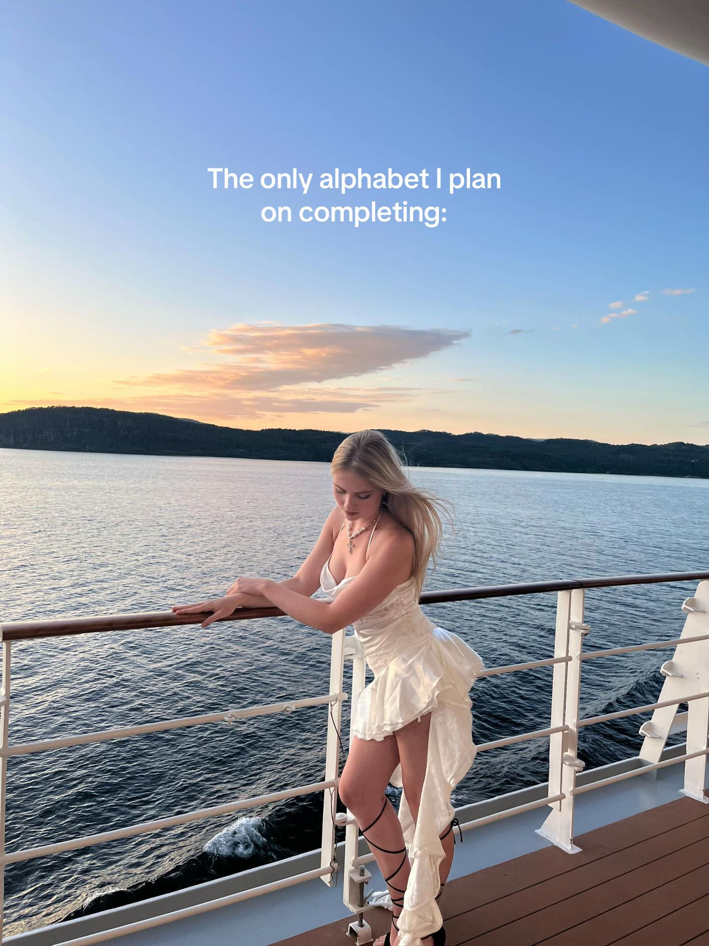 @𝐿𝒾𝓋𝒾𝓃𝑔 𝒹𝑜𝓁𝓁 🐇