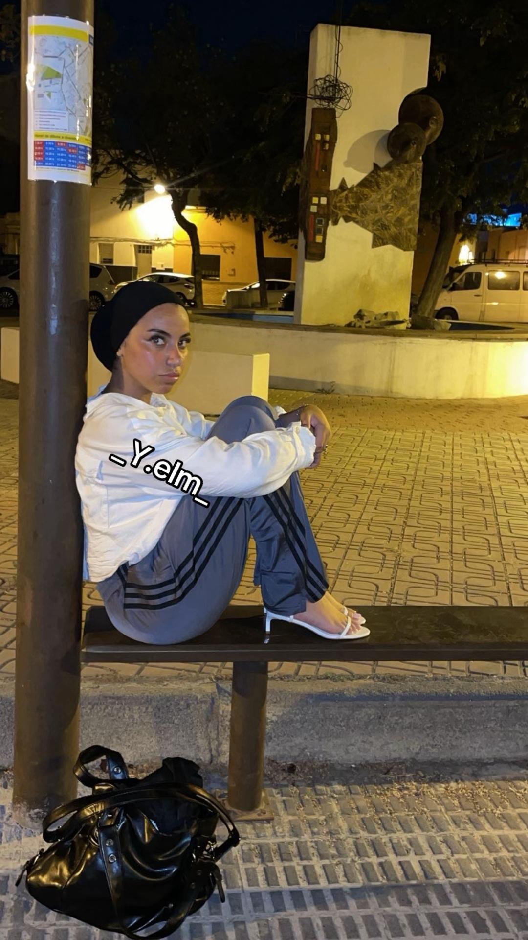 @<33