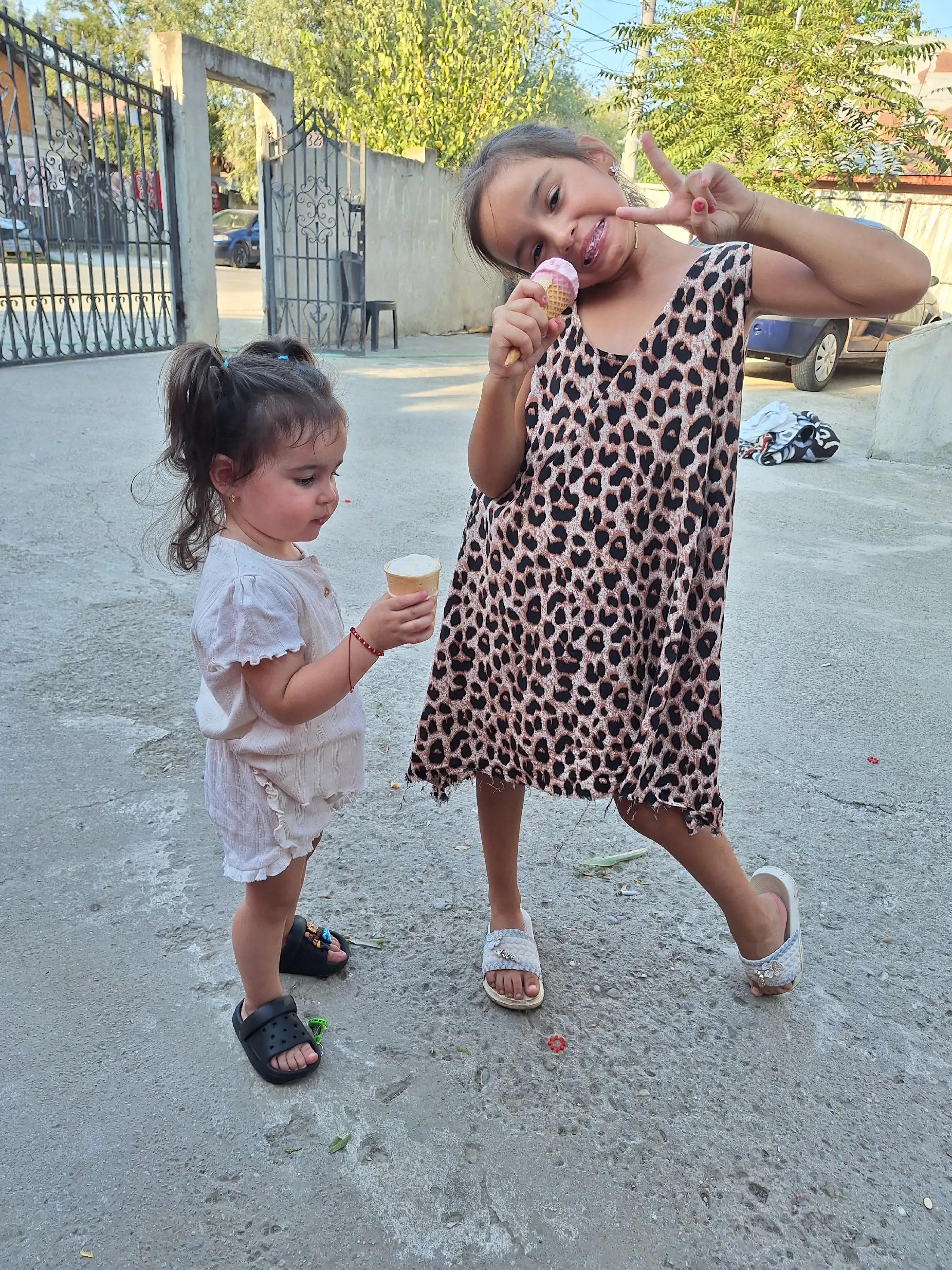 @Nicoleta👭Ranya&Azaleea!