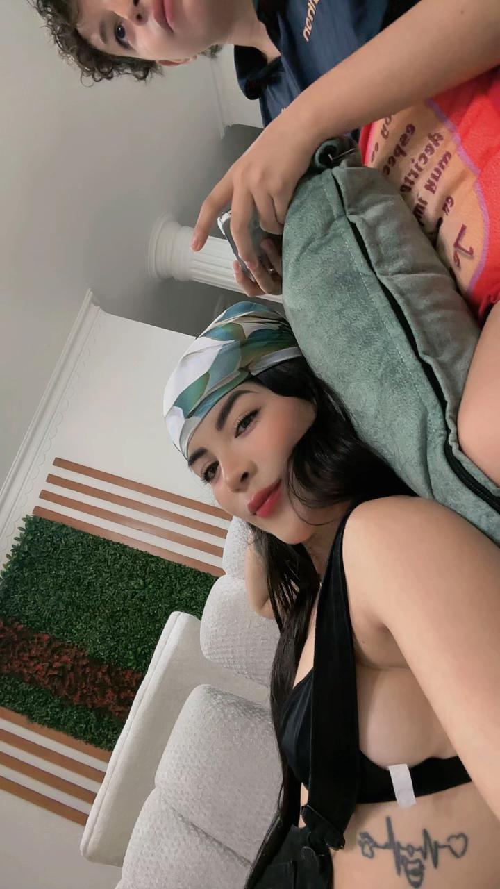 @Selena  Buste
