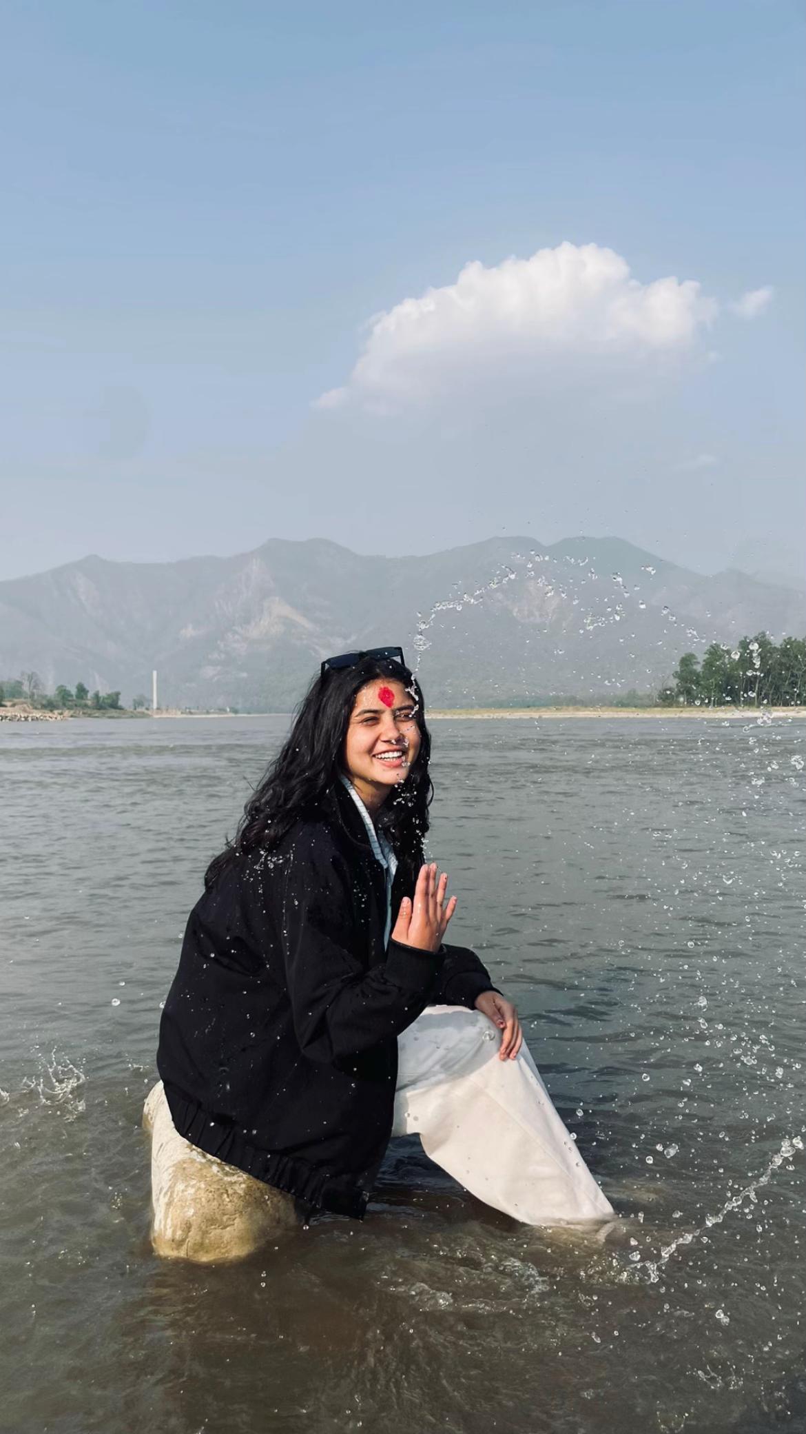 @अनु देउवा