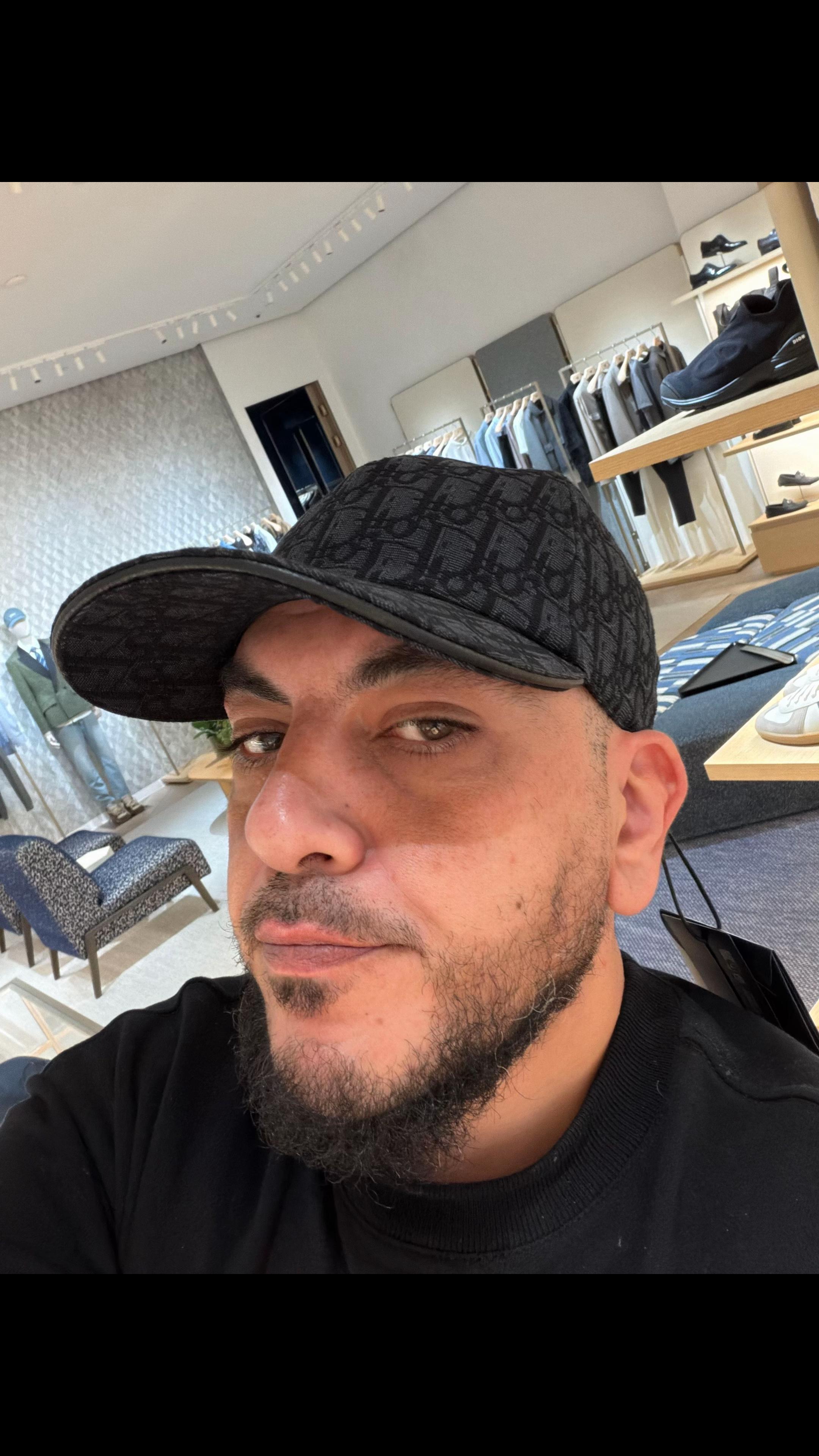 @𝐊𝐈𝐍𝐆 𝐎𝐌𝐙👑