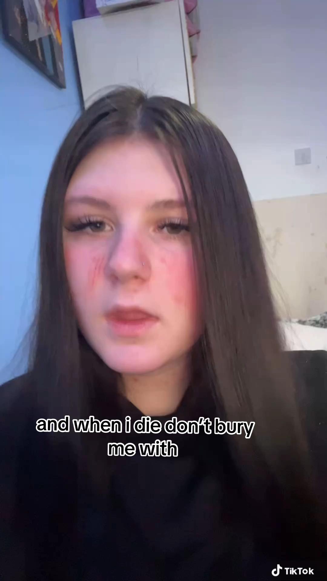 @𝐥𝐢𝐯🌺