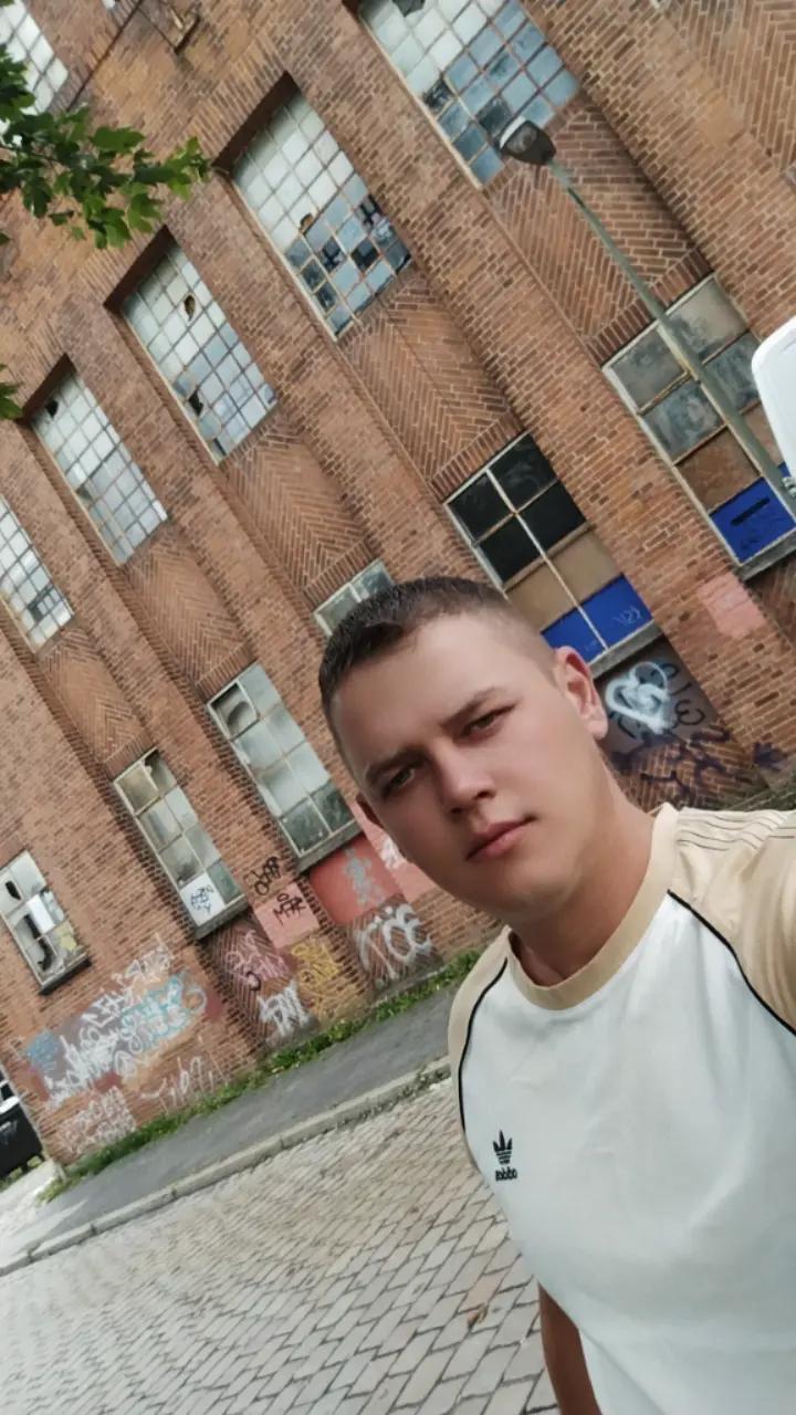 @Gabriel Livarariu