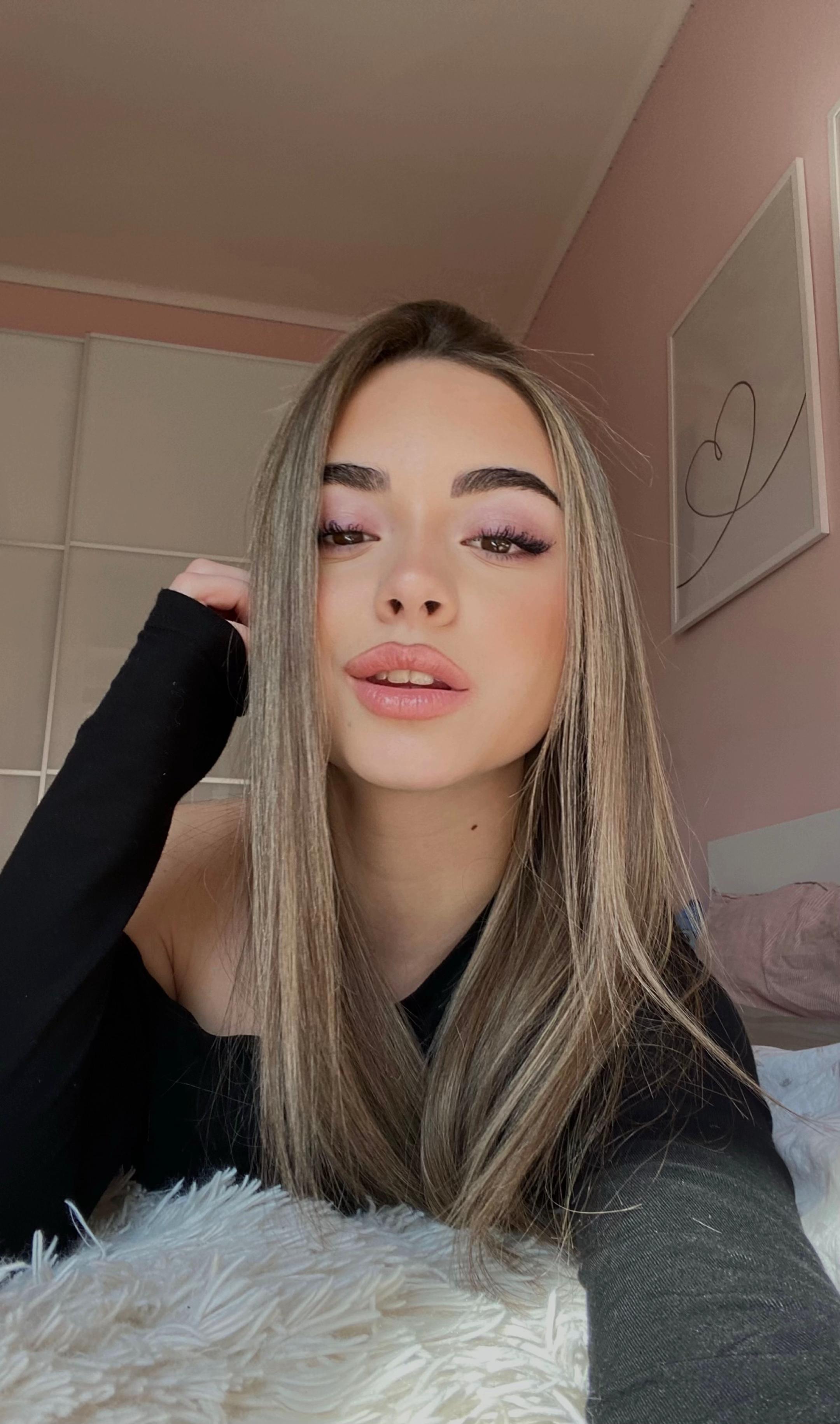@𝓐👸🏼&bull; Ti segue