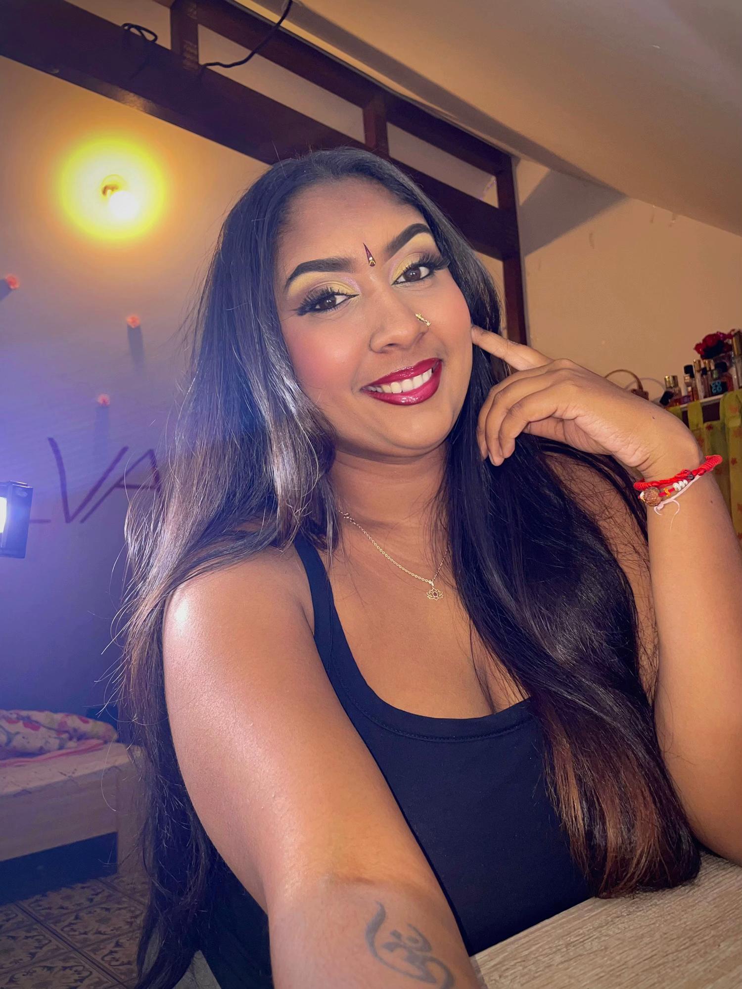 @𝐁𝐨𝐥𝐥𝐲𝐰𝐨𝐨𝐝𝐢𝐞𝐧𝐧𝐞 ✨
