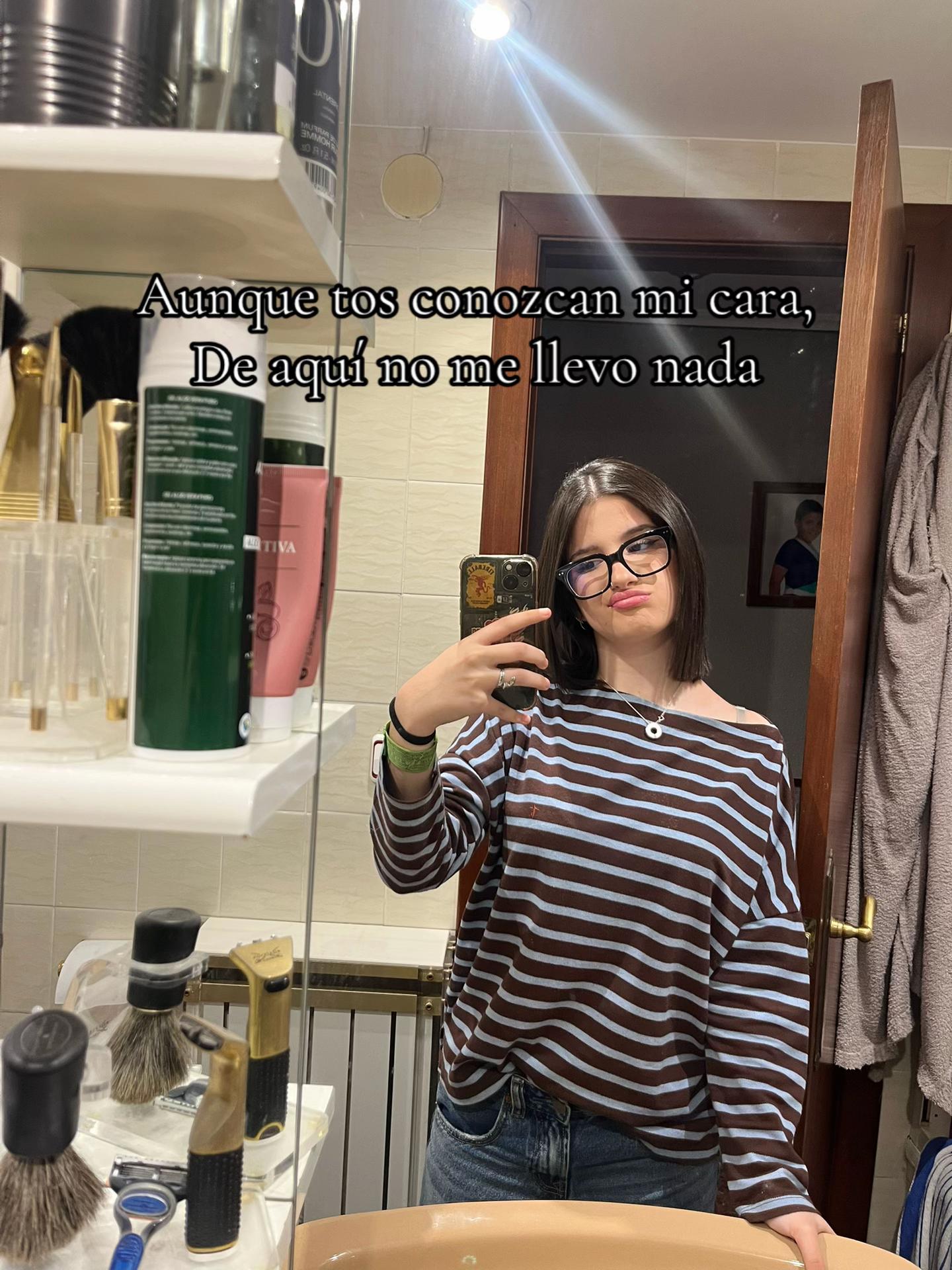 @🍁🩶🧛♀️