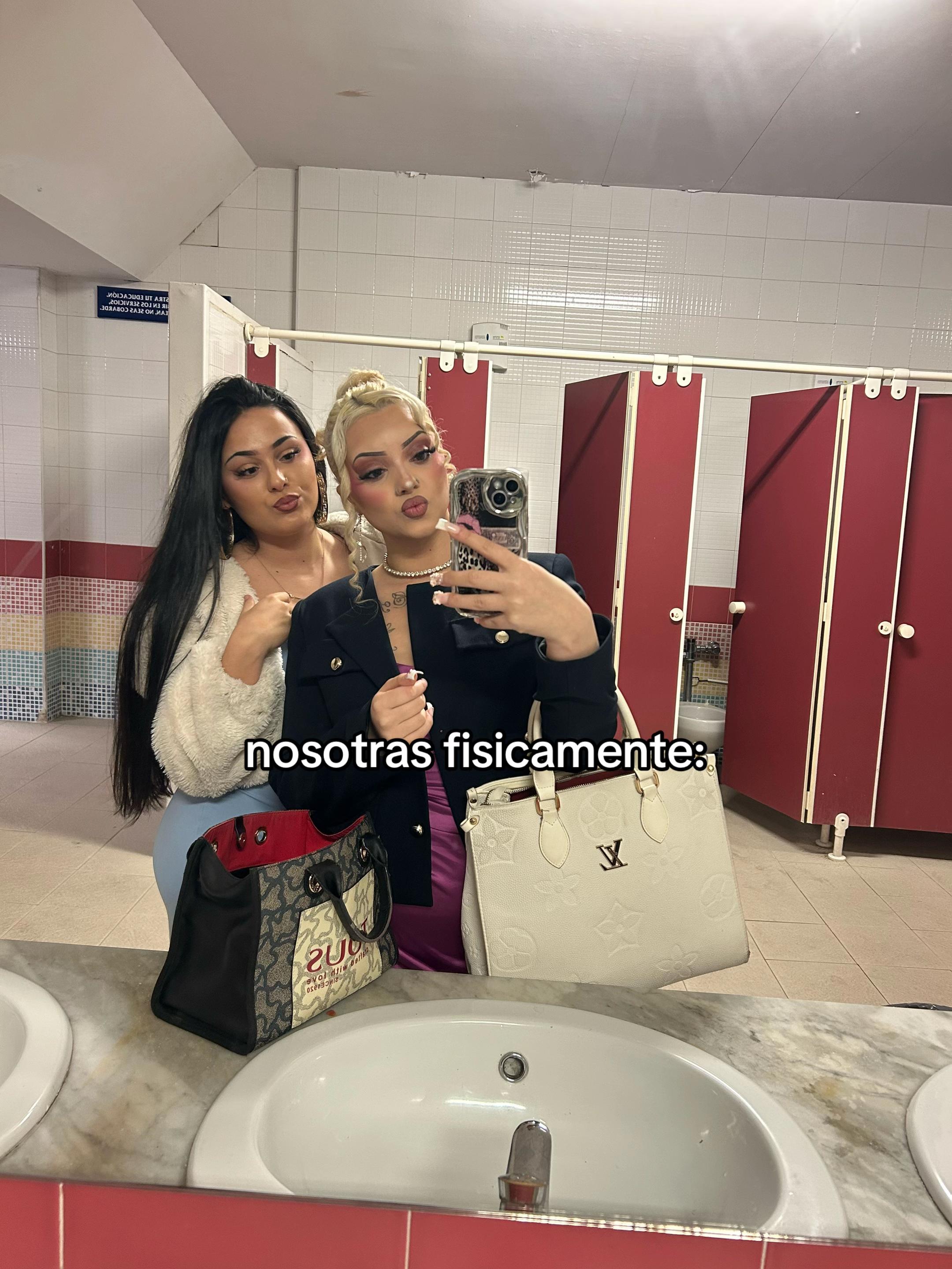 @𝓐𝓲𝓷𝓱𝓸𝓪🎀