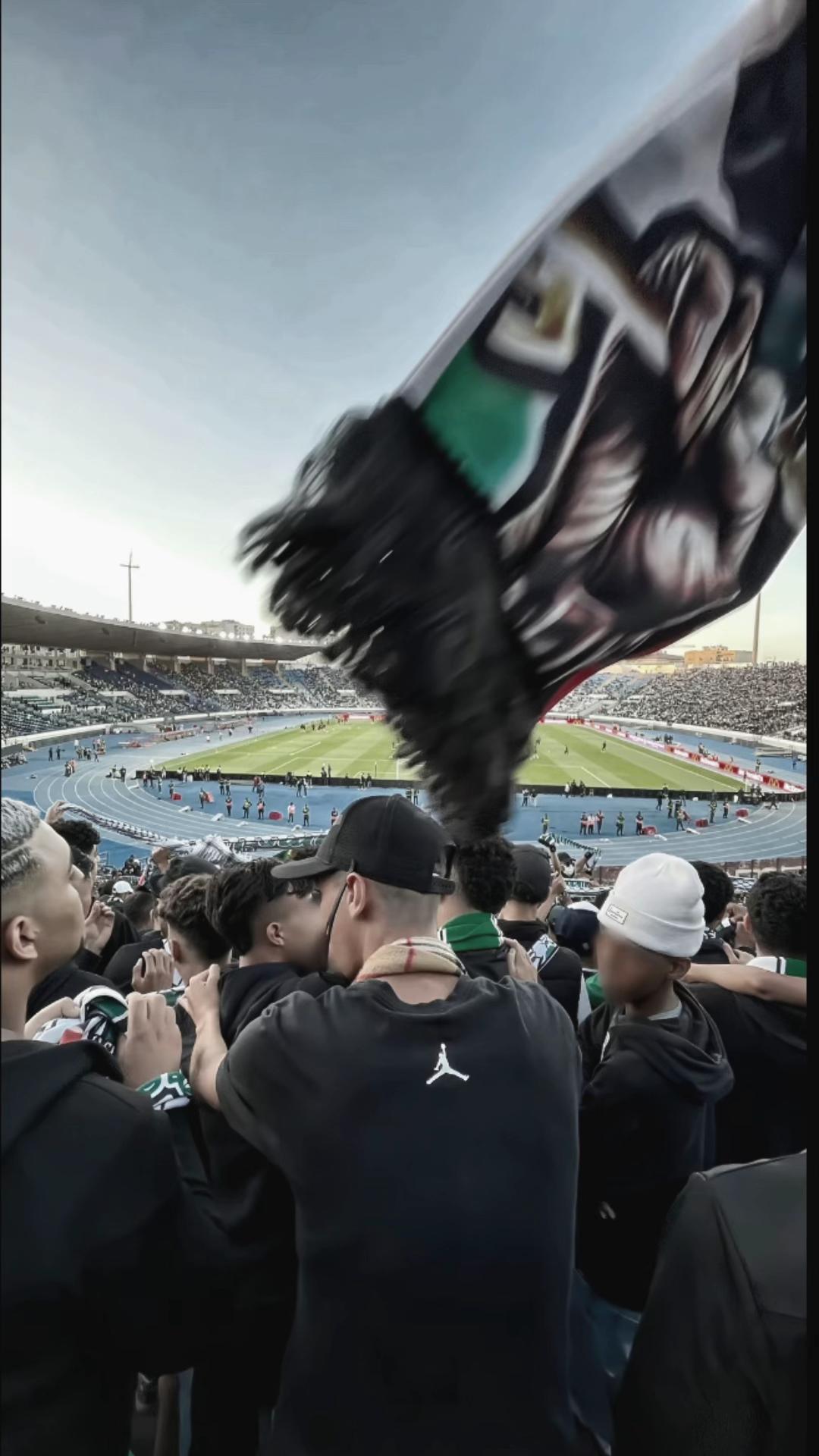 @🦅