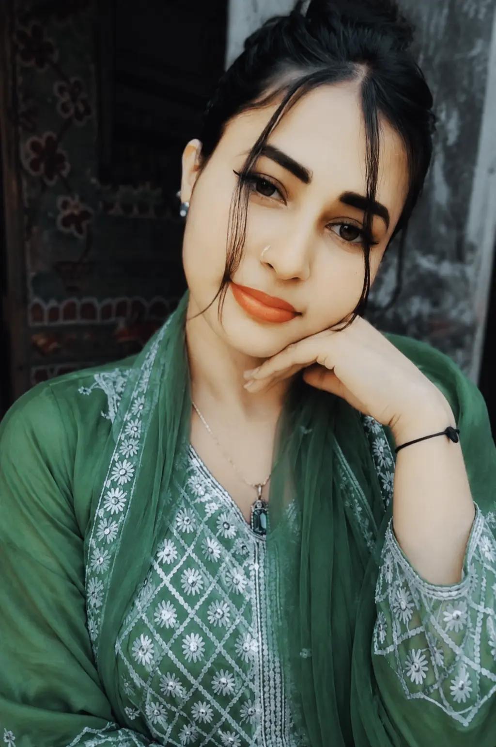 @🫰 Masoom girl😘👑
