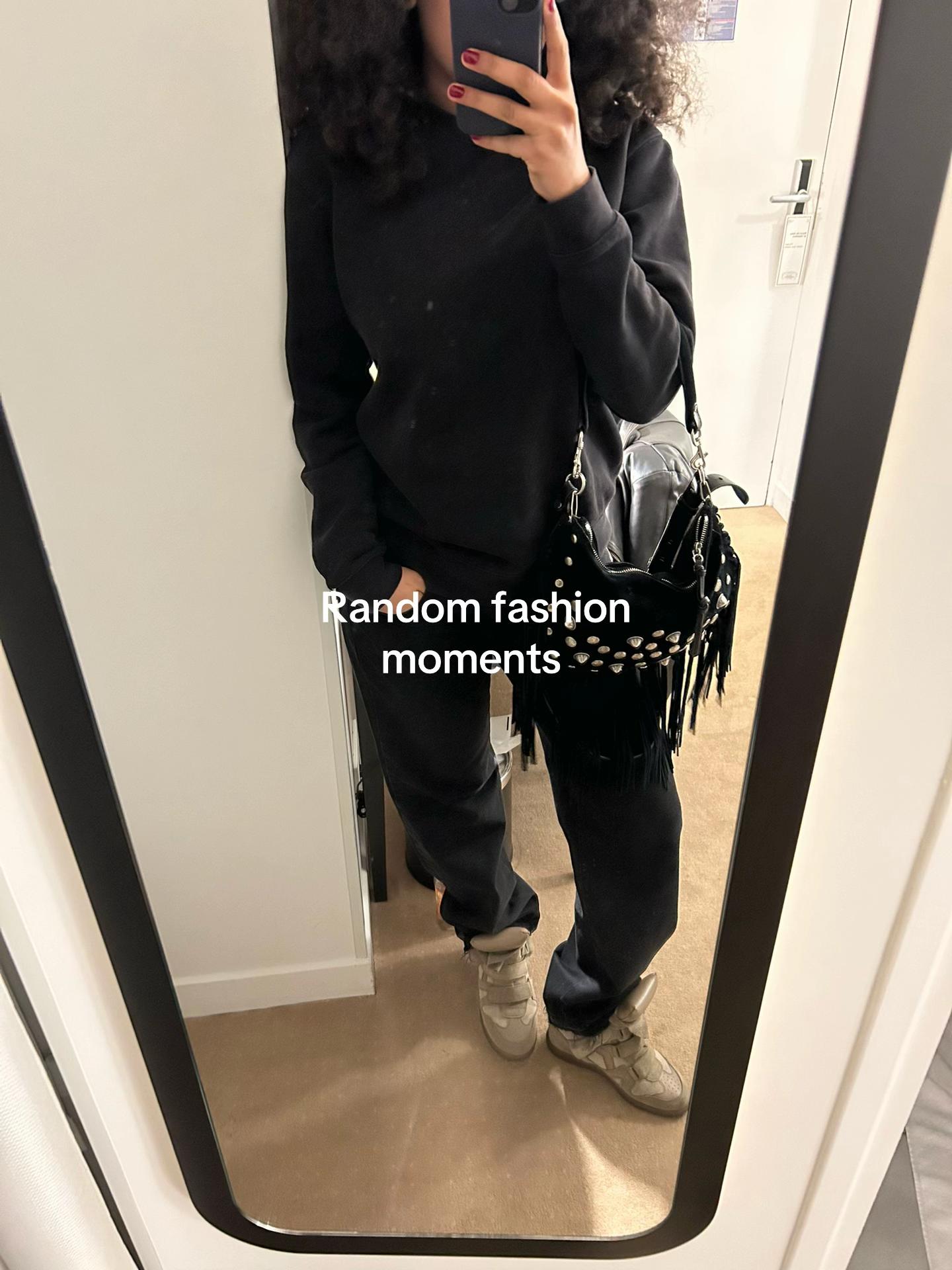 @👩🏽&zwj;🎤