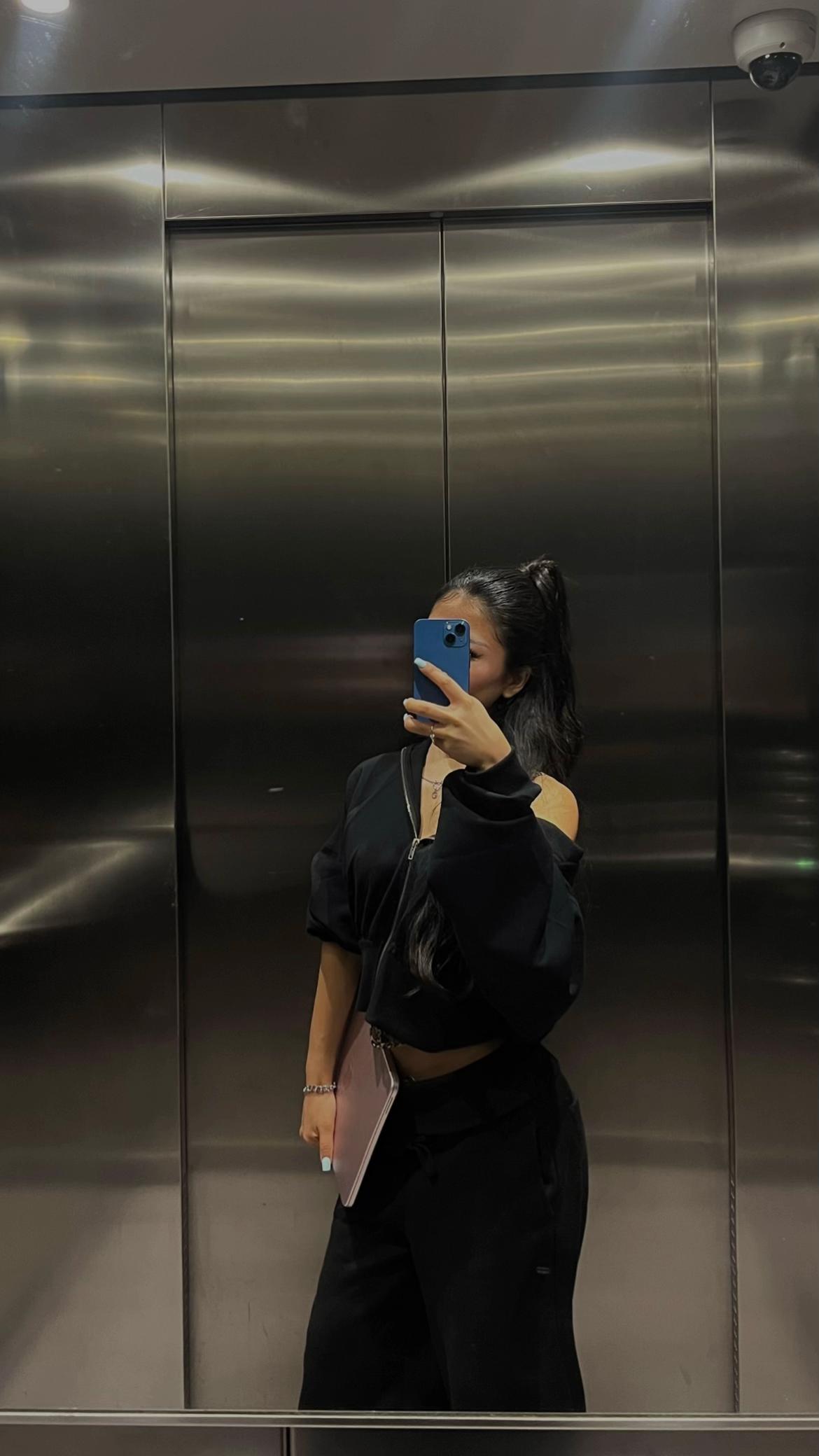 @Mia09