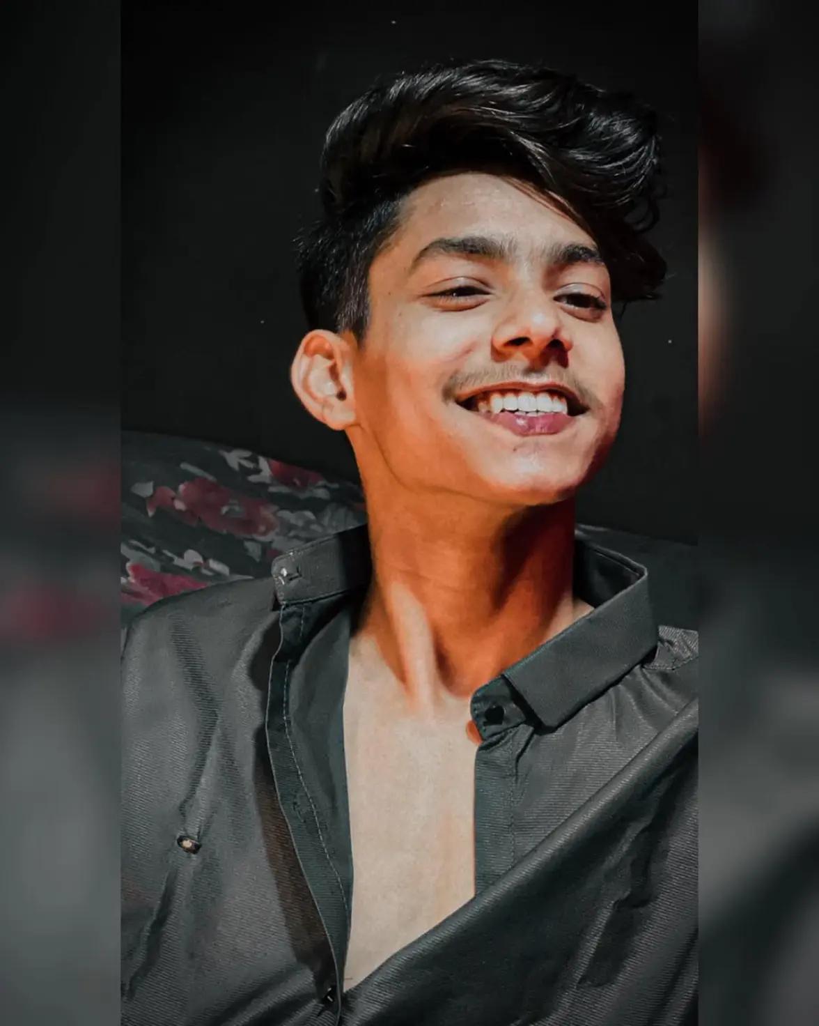 @𝐢𝐭'𝐬 𝐦𝐞 𝐀𝐬𝐡𝐢𝐬𝐡 💞