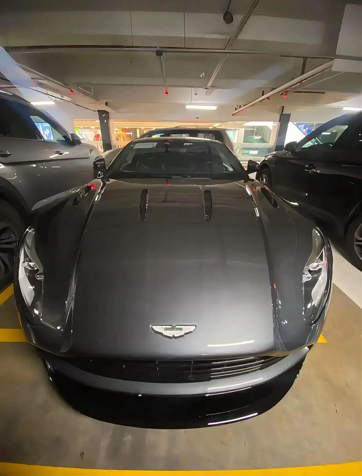 @Luxury Cars Ecuador