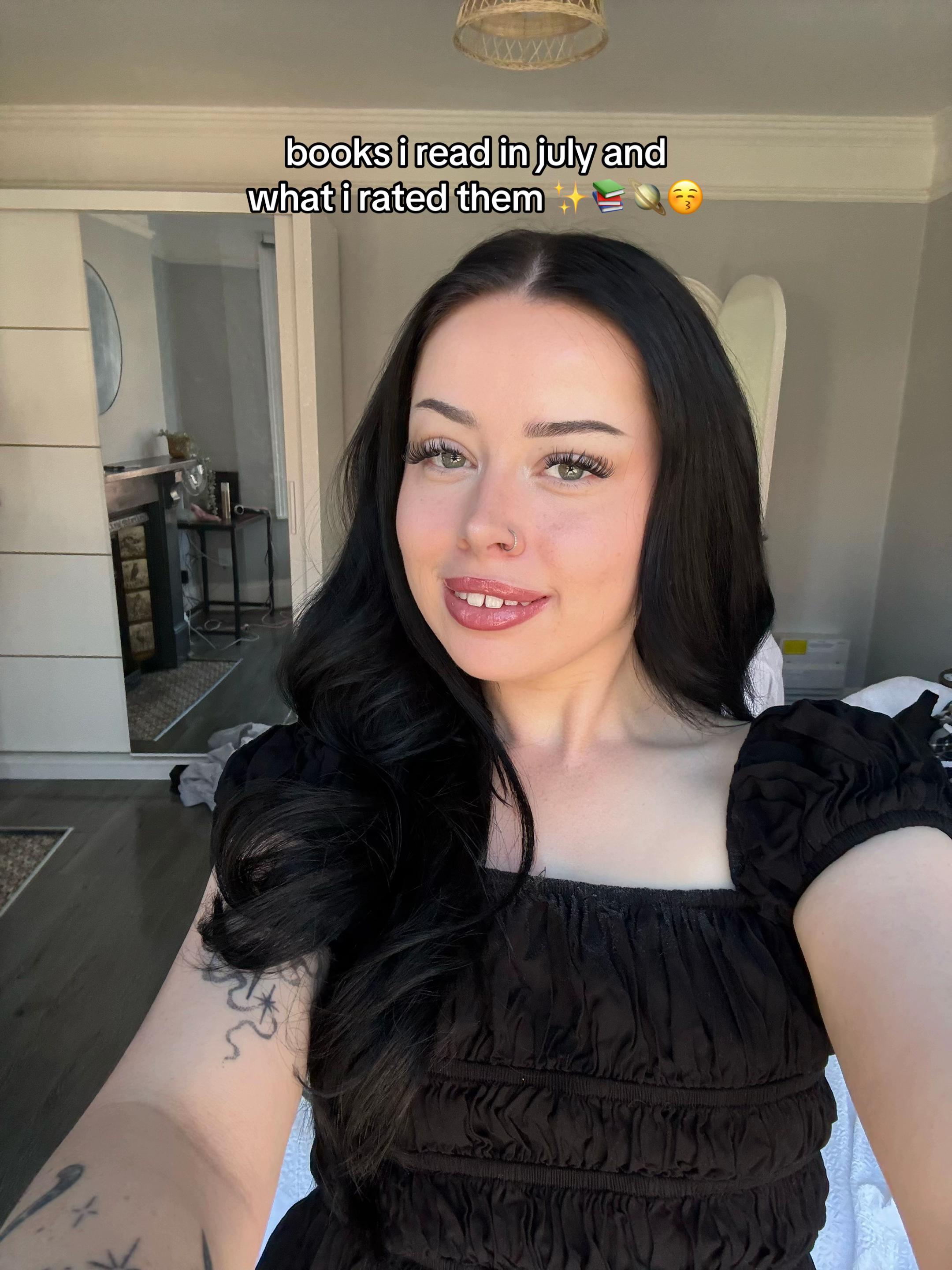 @chloe | uk content creator 📚✨