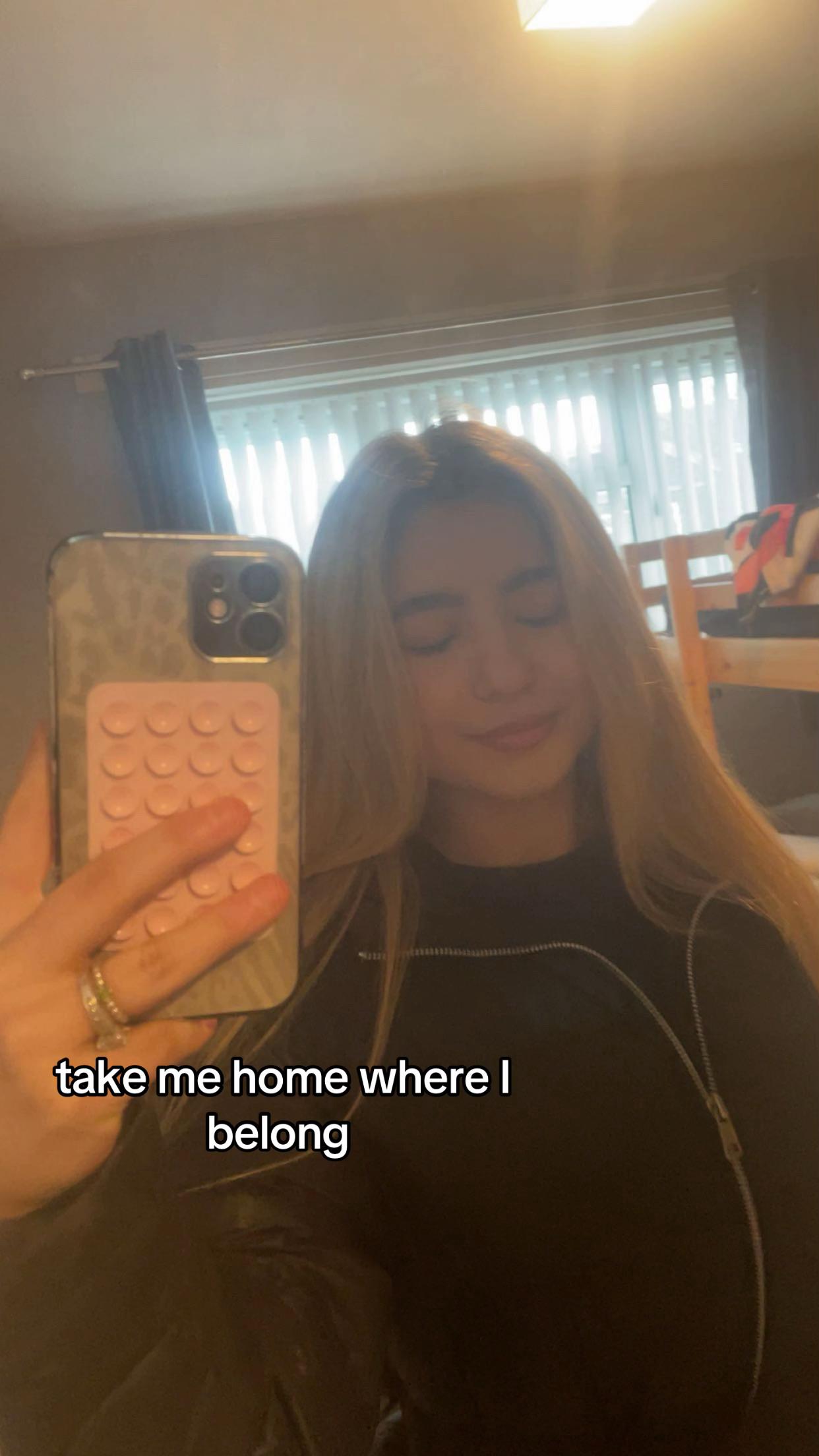 @roxannelewisxxx
