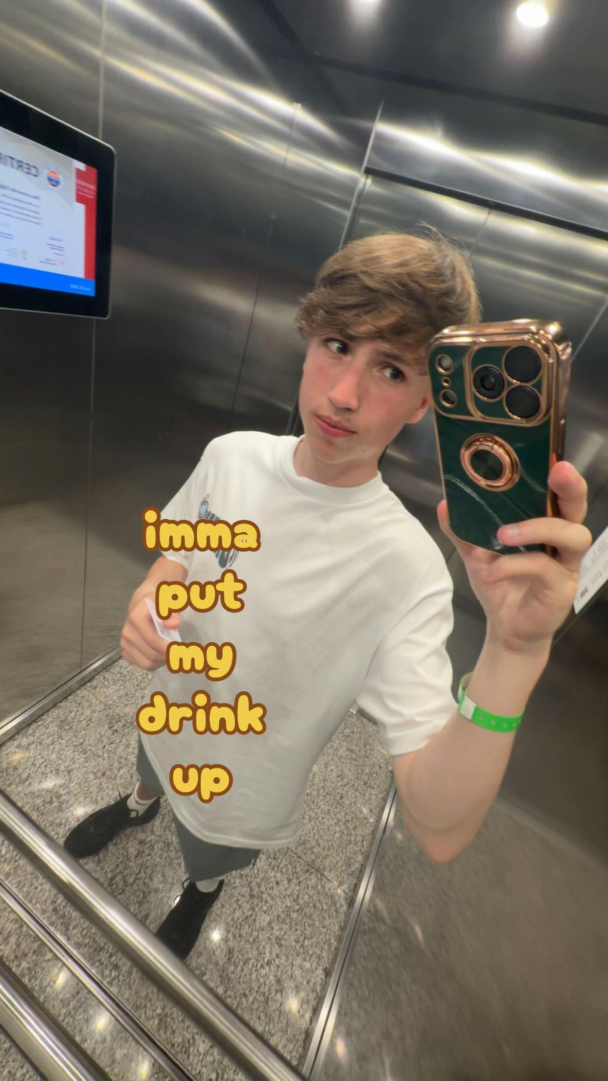 @Declan&deg;