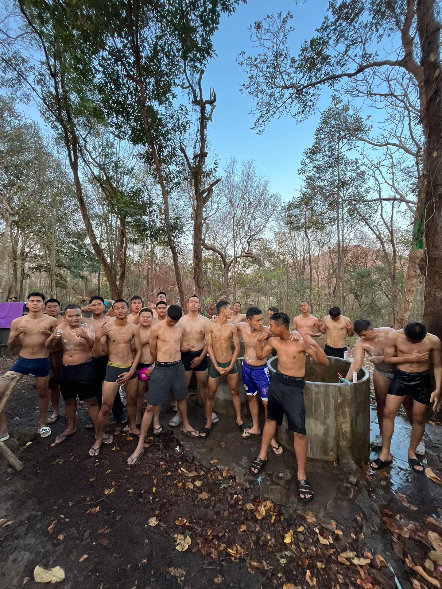 @ขวาเหล้าสีซ้ายเหล้าขาว