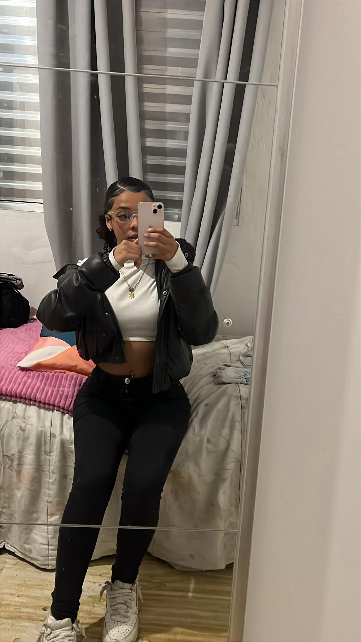 @👩🏽💻