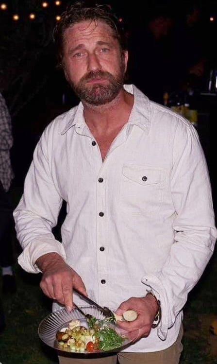 @Gerard Butler Official
