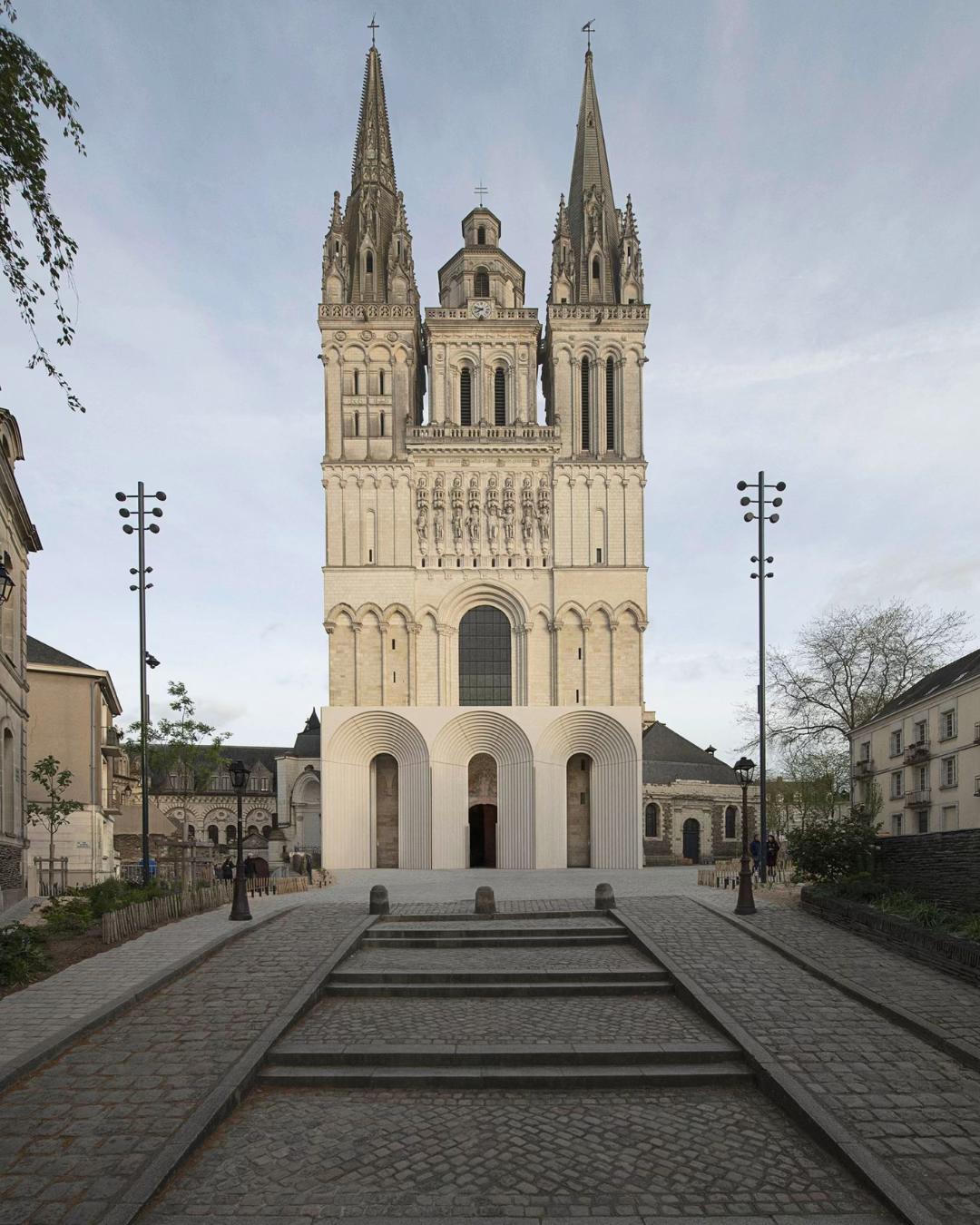 @dezeen