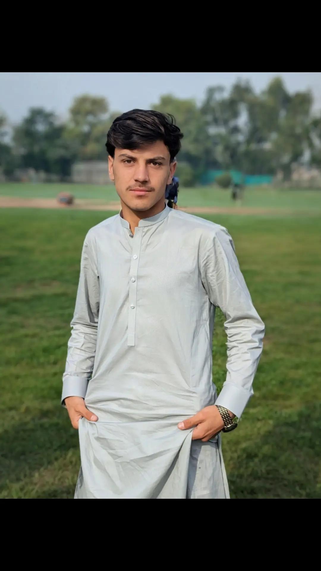 @YASEEN KHAN 💸