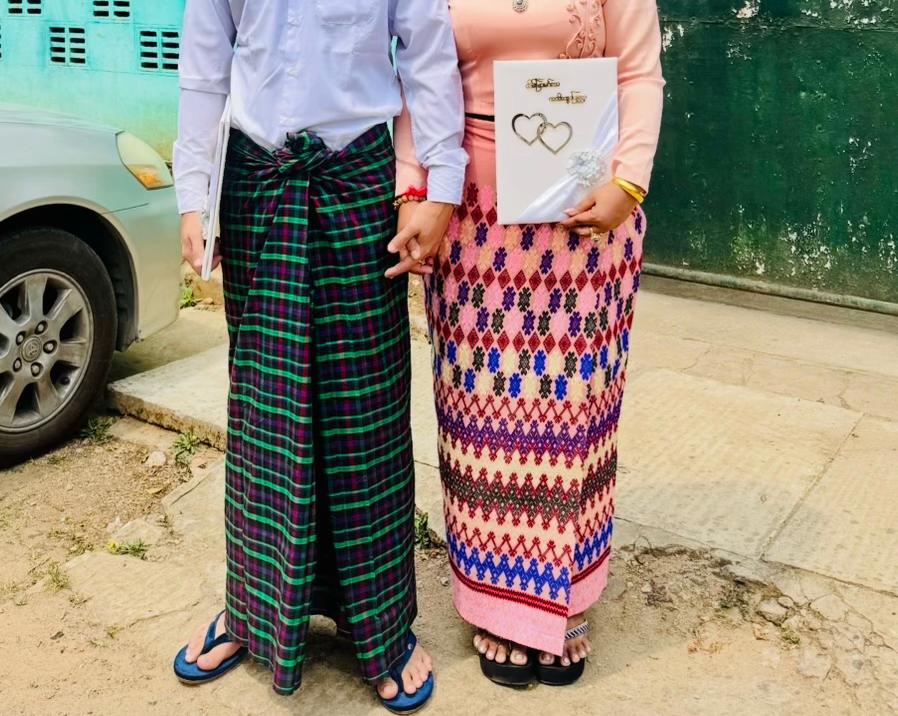 @နှင်း 🍀သမီးလေးမေမေ 🍀