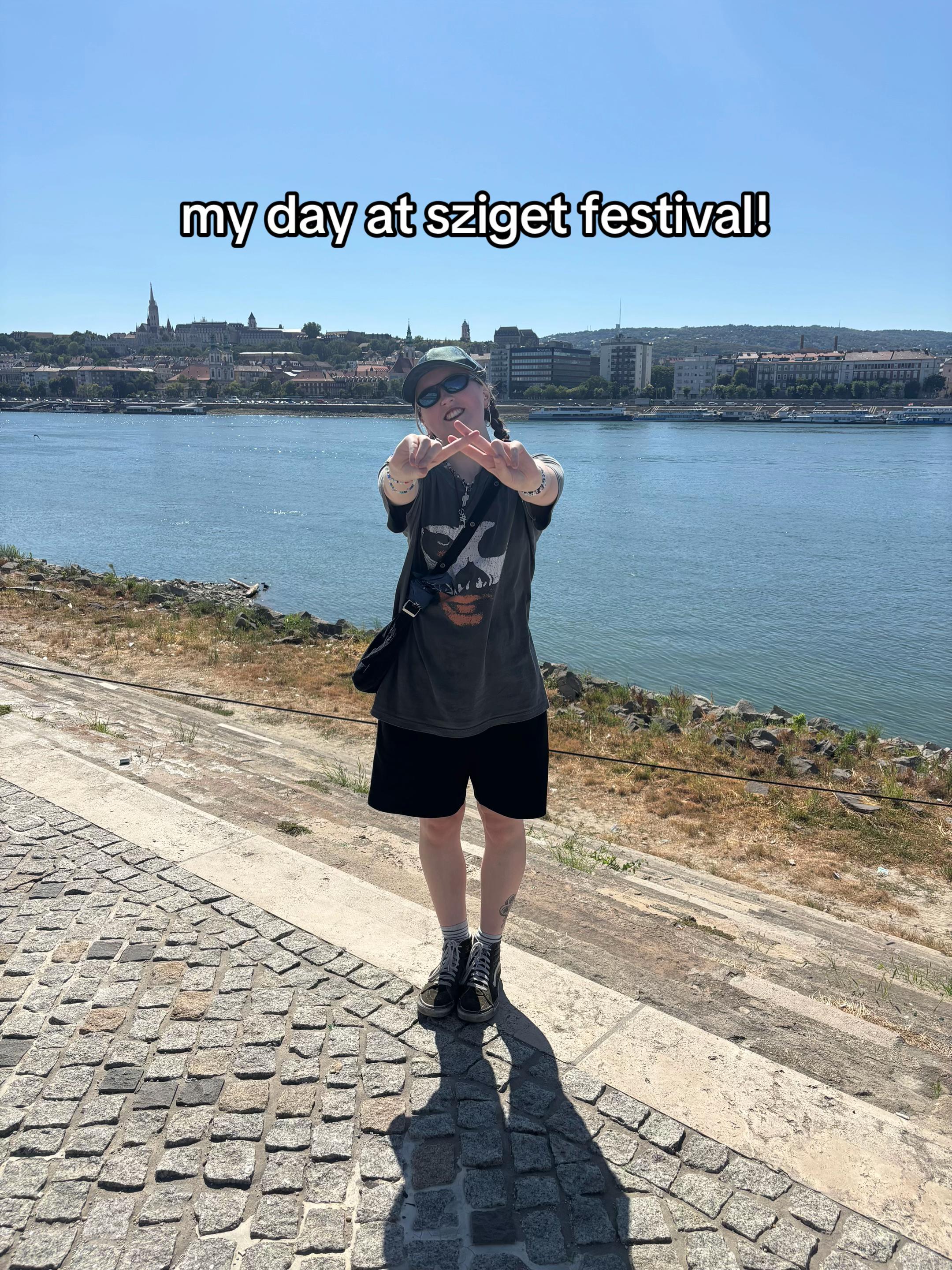 @mia |-/