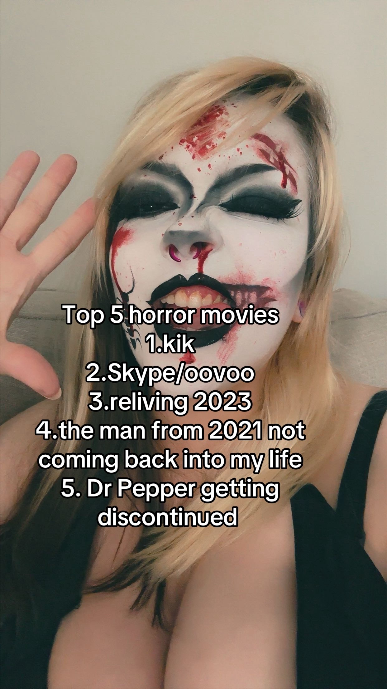 @🦇𝓑𝓾𝓰𝔃𝔃🦇
