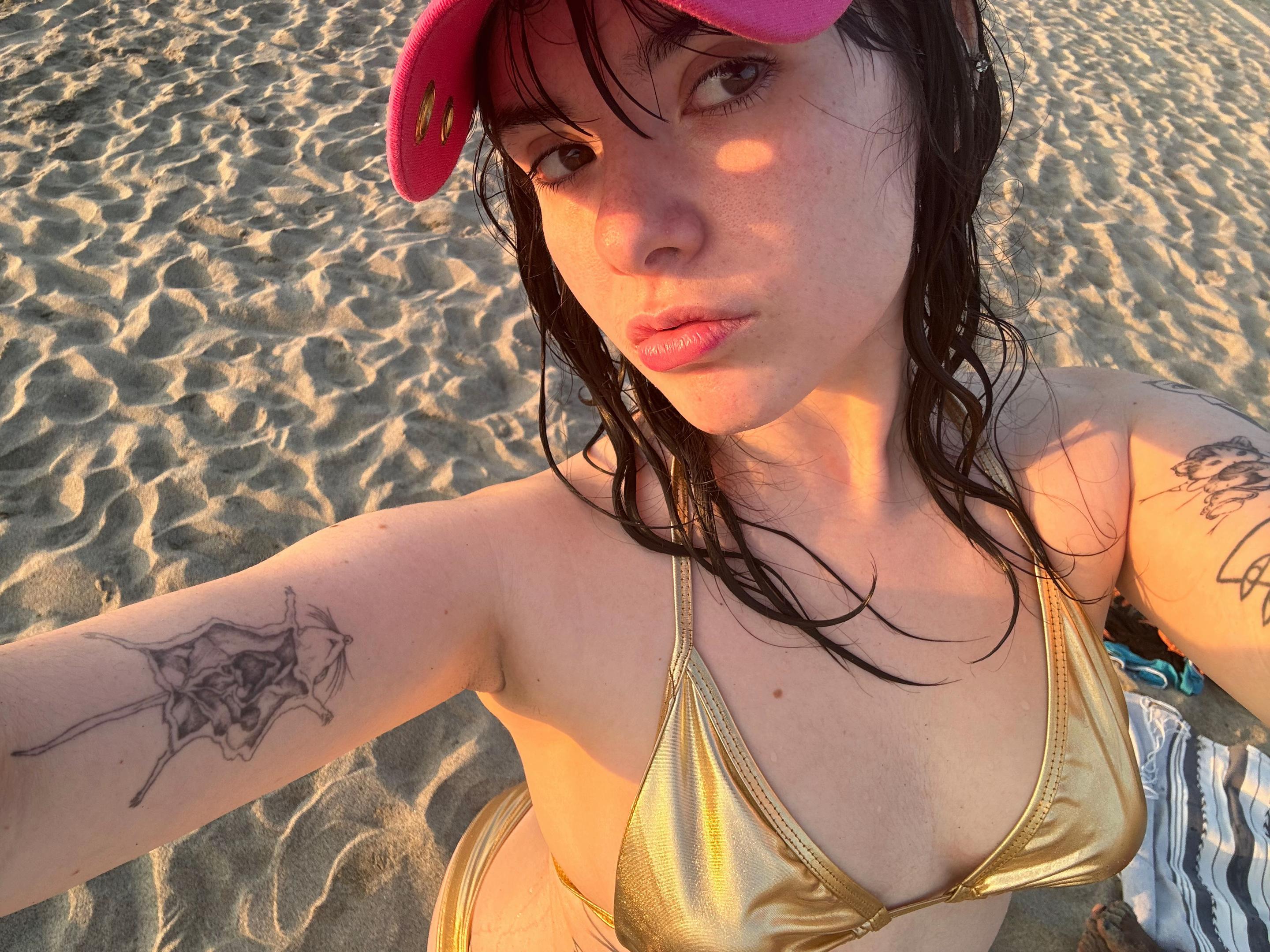 @pissingwife