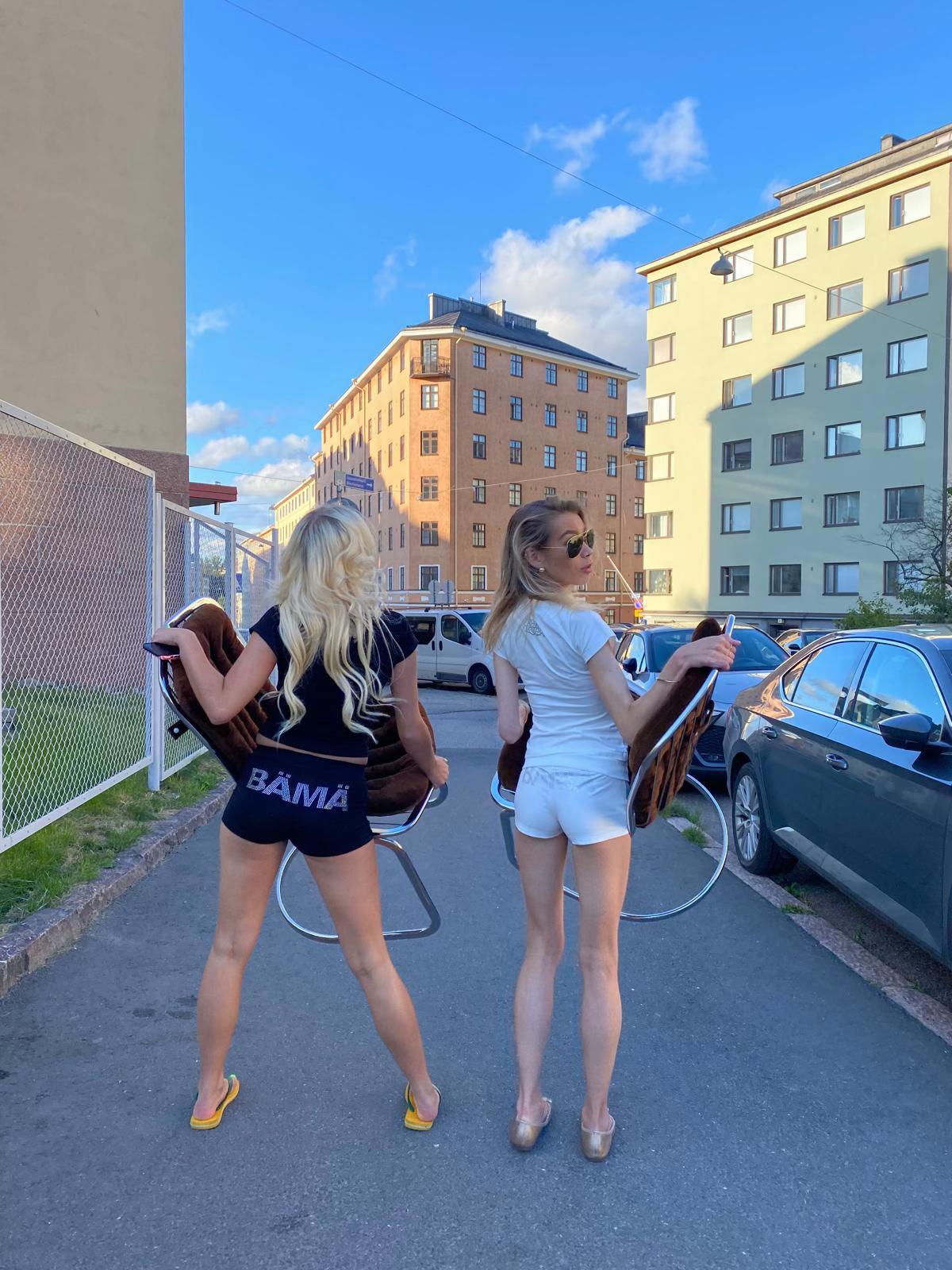 @Ella