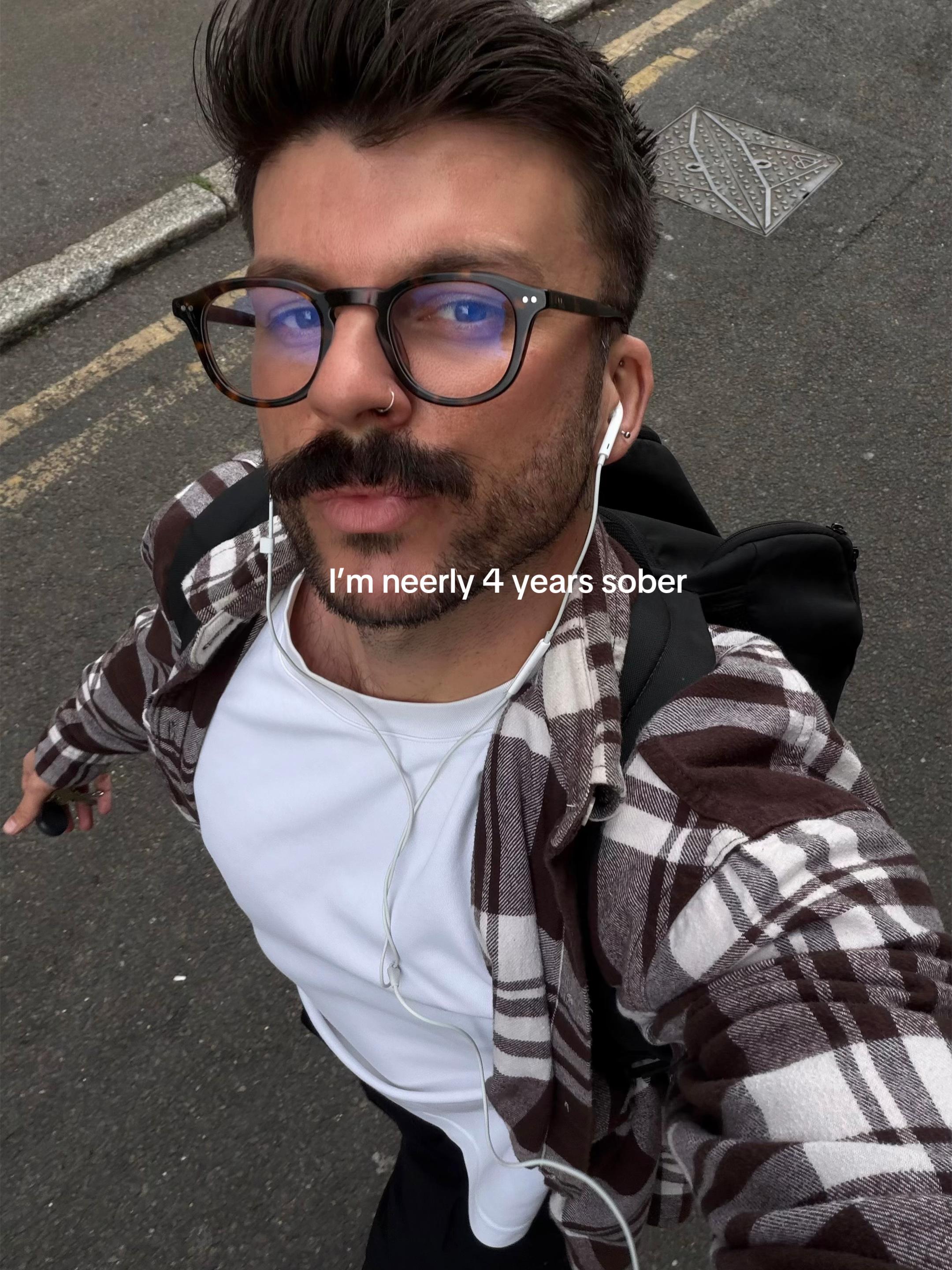 @Siôn | The Sober Gay