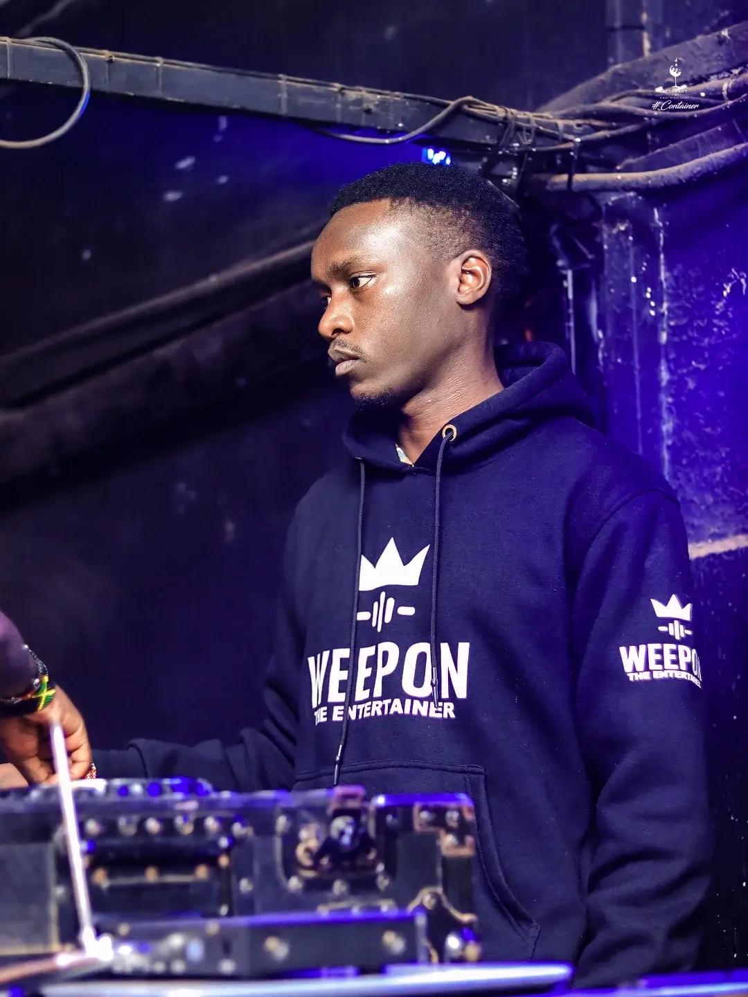 @WEEPON THE ENTERTAINER (DJ)
