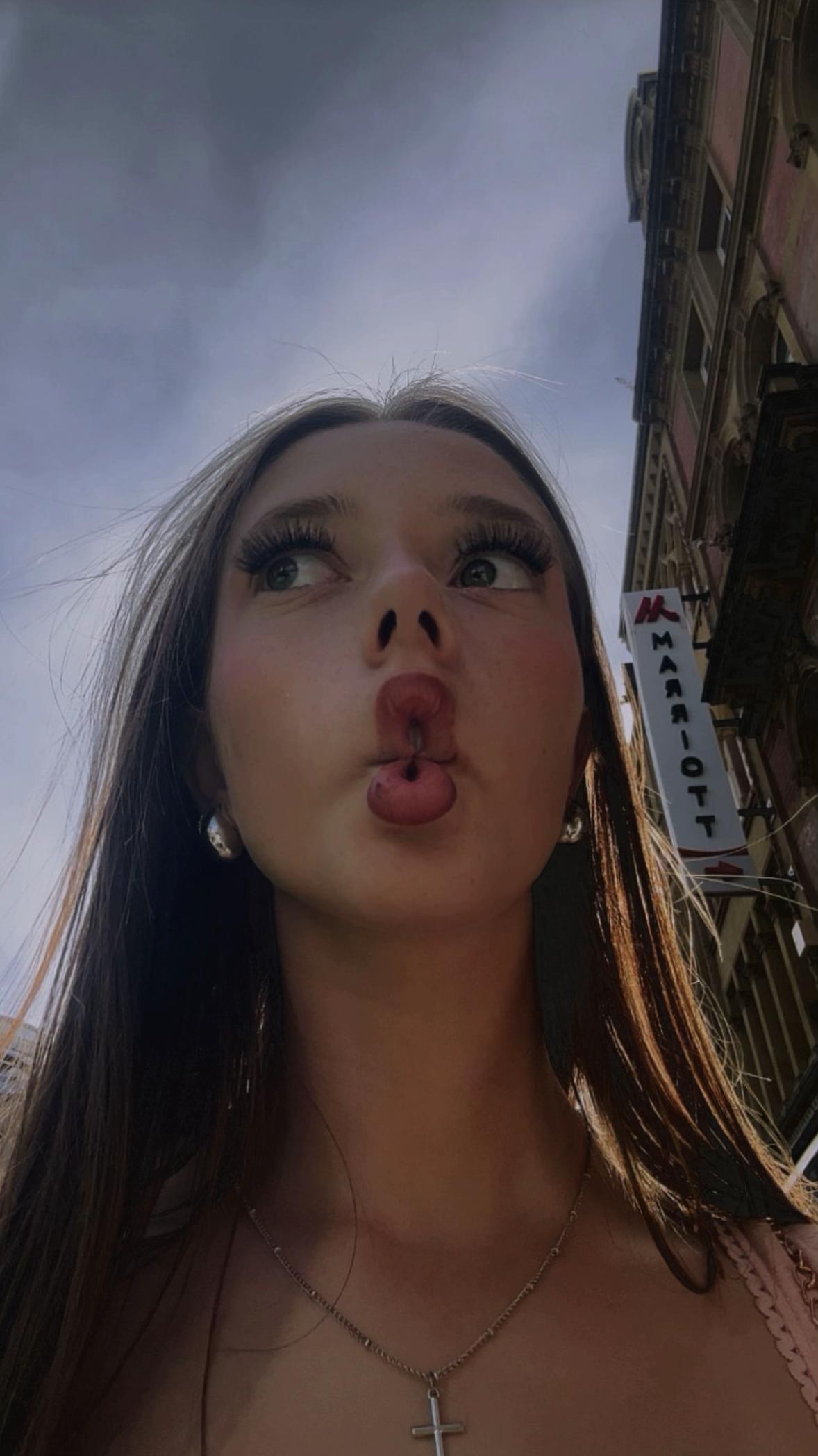 @𝐡𝐨𝐥𝐥𝐢𝐞ꨄ