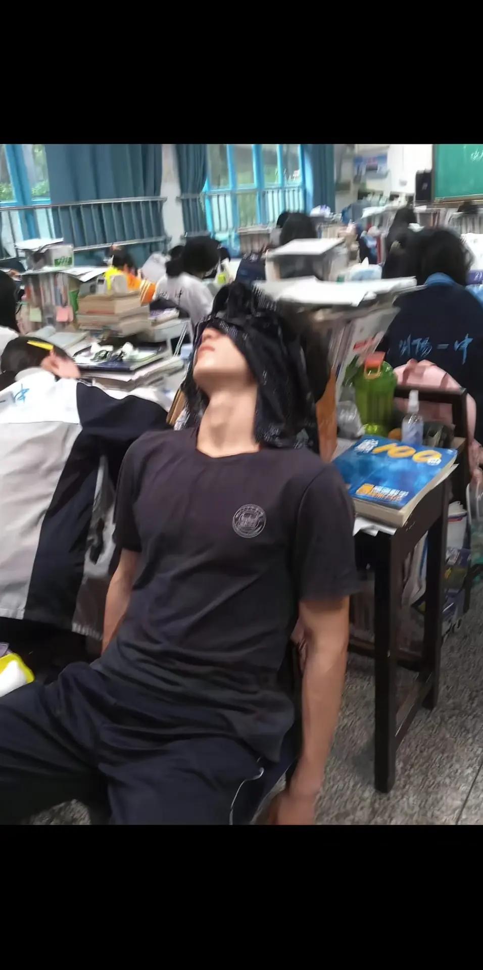 @๐๐๐ง๐ข๐ค๐ช๐ฉ๐